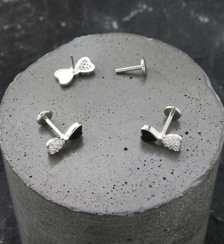 Black And White Bowtie CZ Stainless Steel Threadless Labret - Image 2