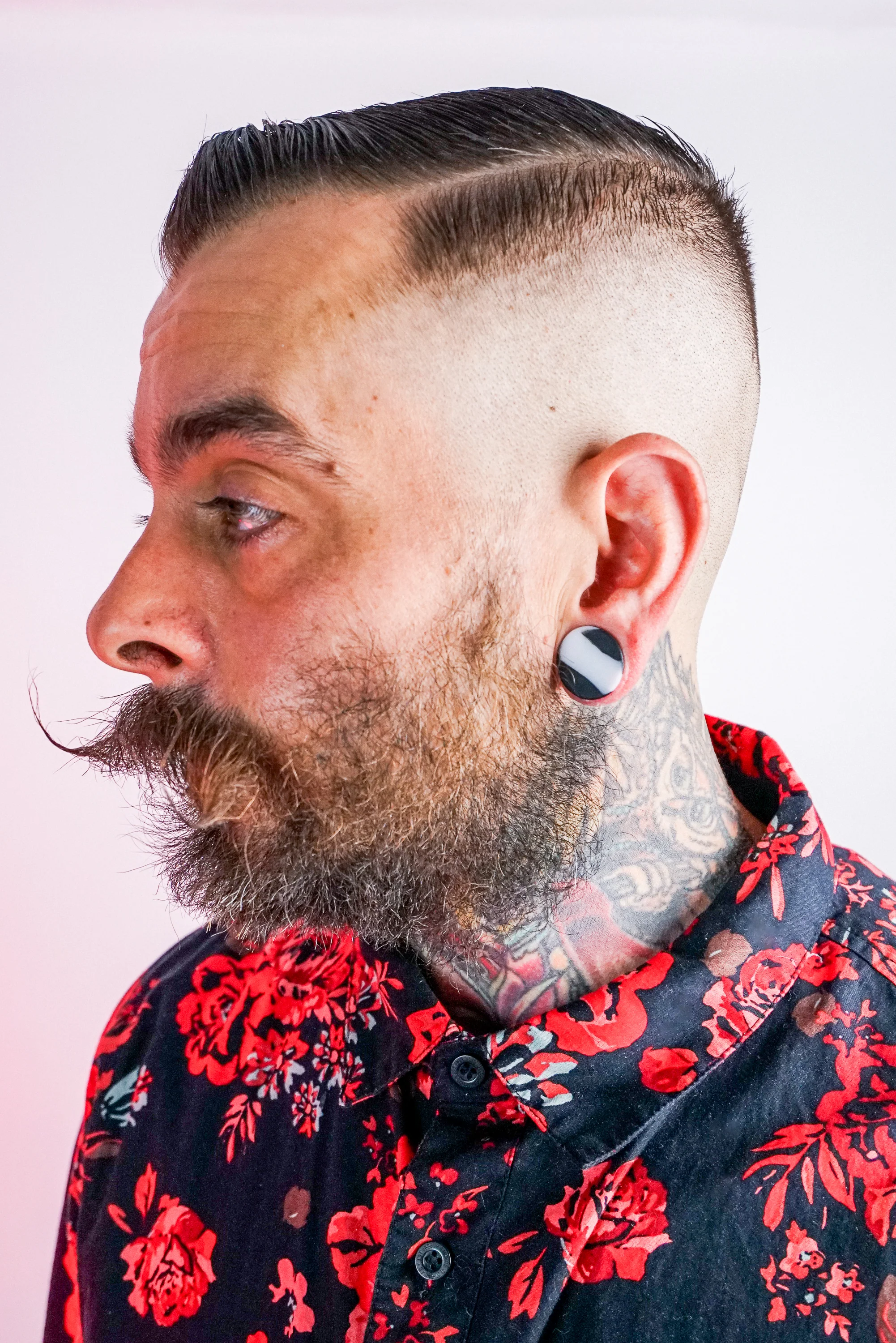 Black And White Double Flare Silicone Plugs - Image 5