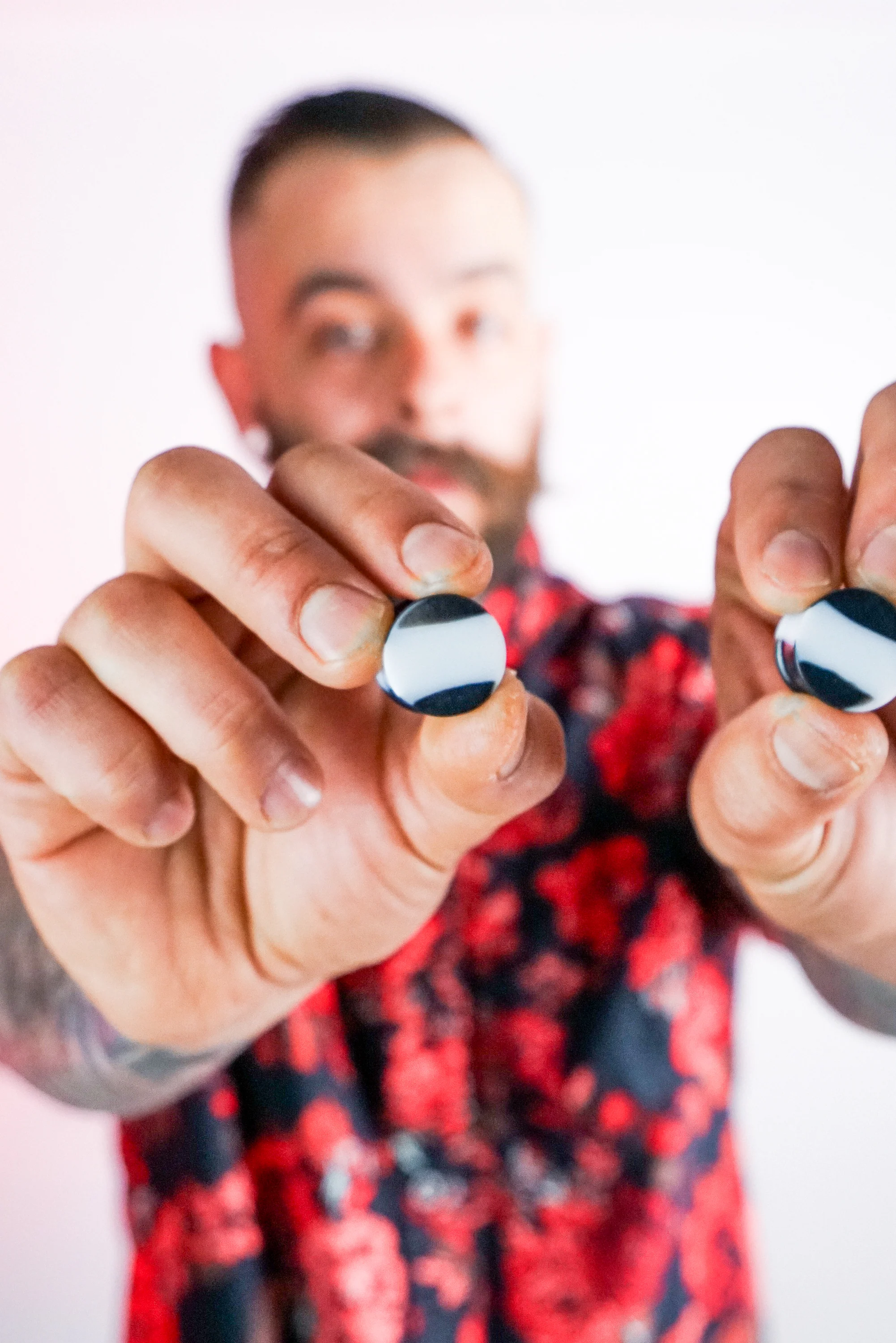 Black And White Double Flare Silicone Plugs - Image 7