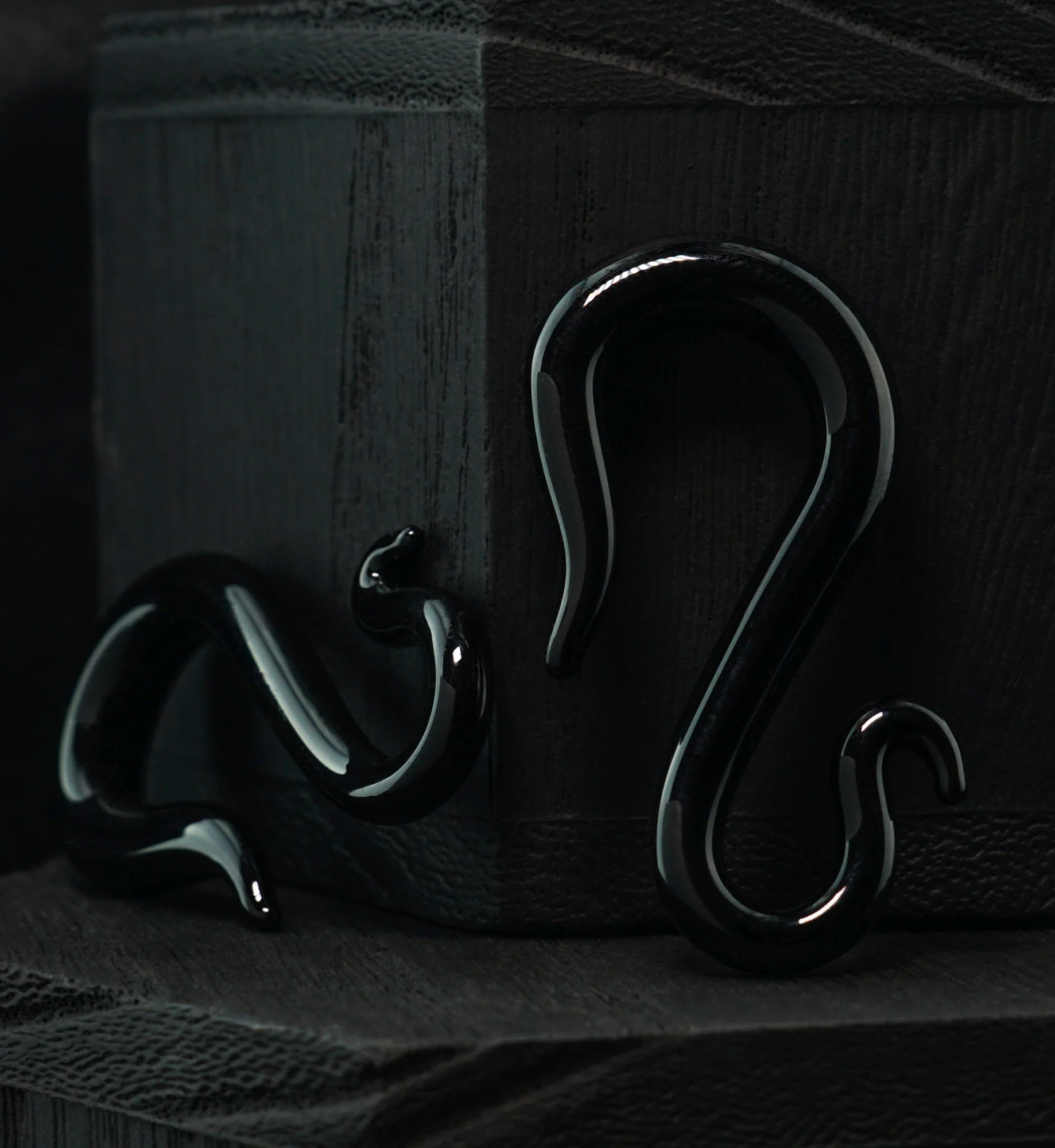 Black Flexure Glass Hangers - Image 2