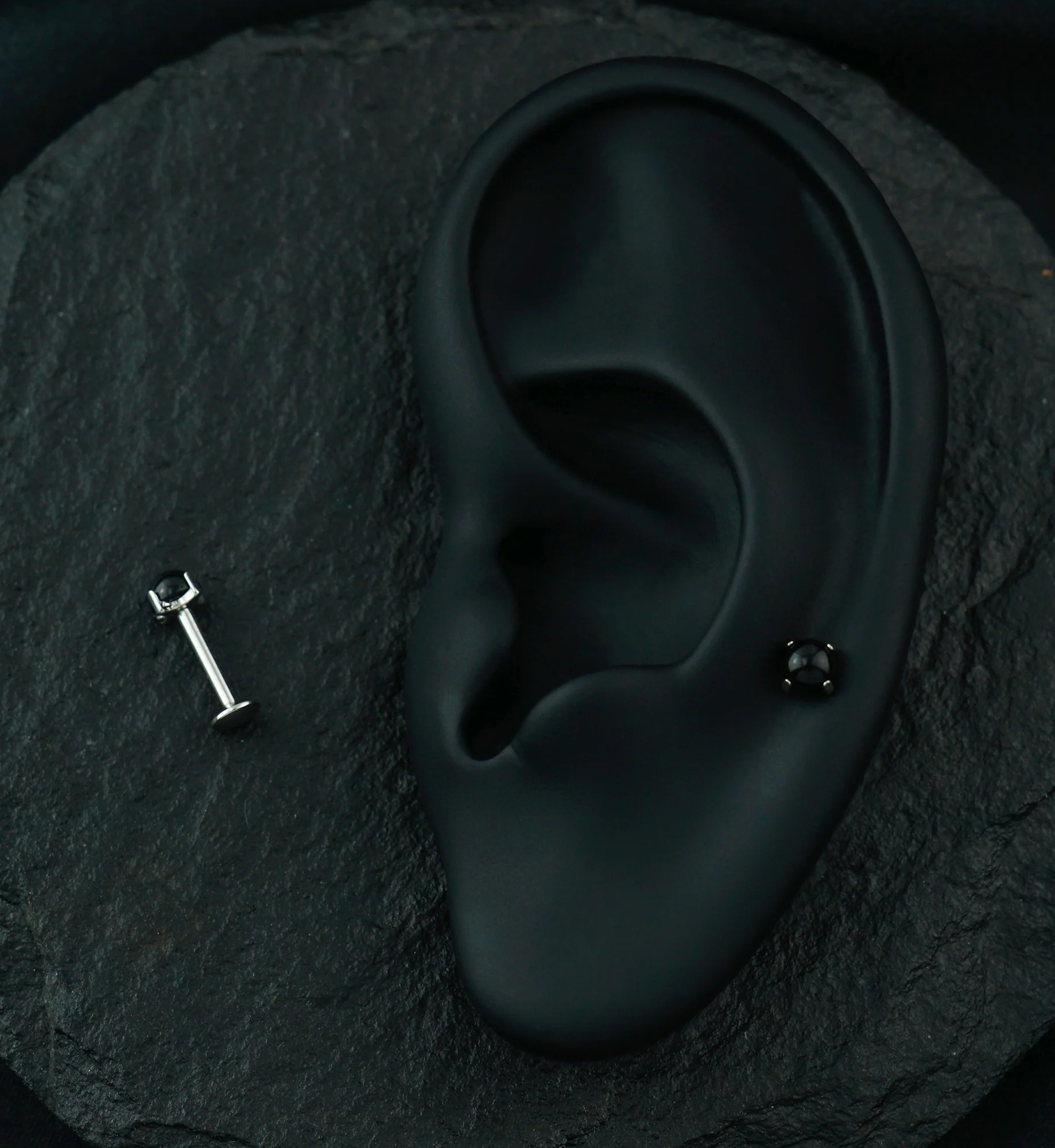 Black Onyx Stone Prong Top Internally Threaded Labret - Image 2