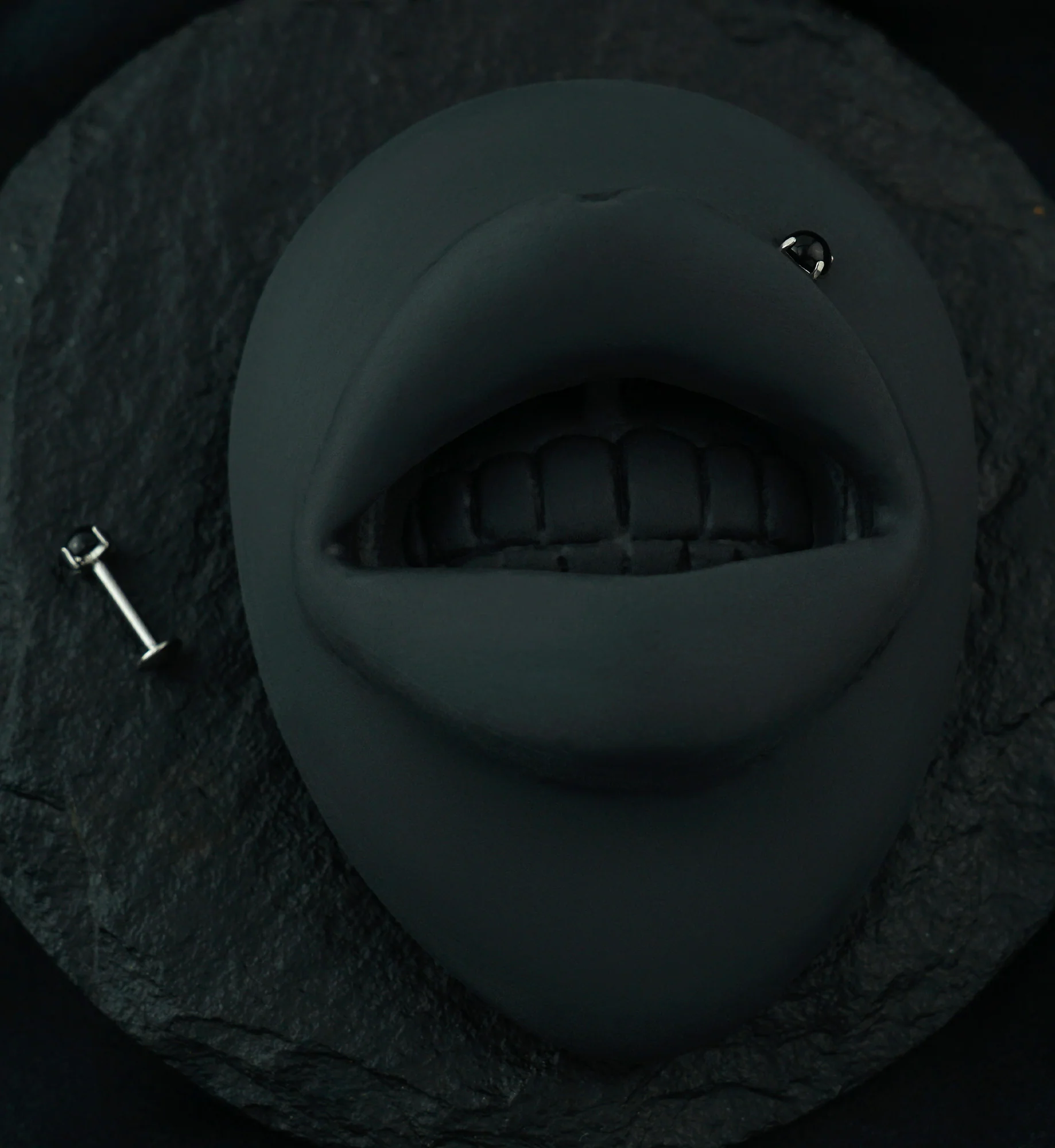 Black Onyx Stone Prong Top Internally Threaded Labret - Image 3