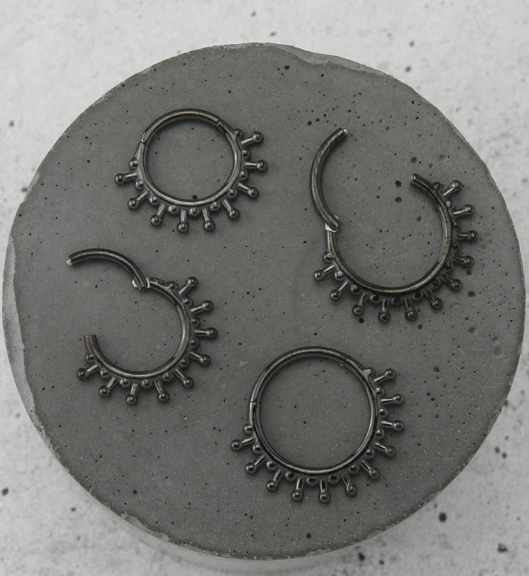 Beaded Sunray Black PVD Hinged Segment Ring - Image 2