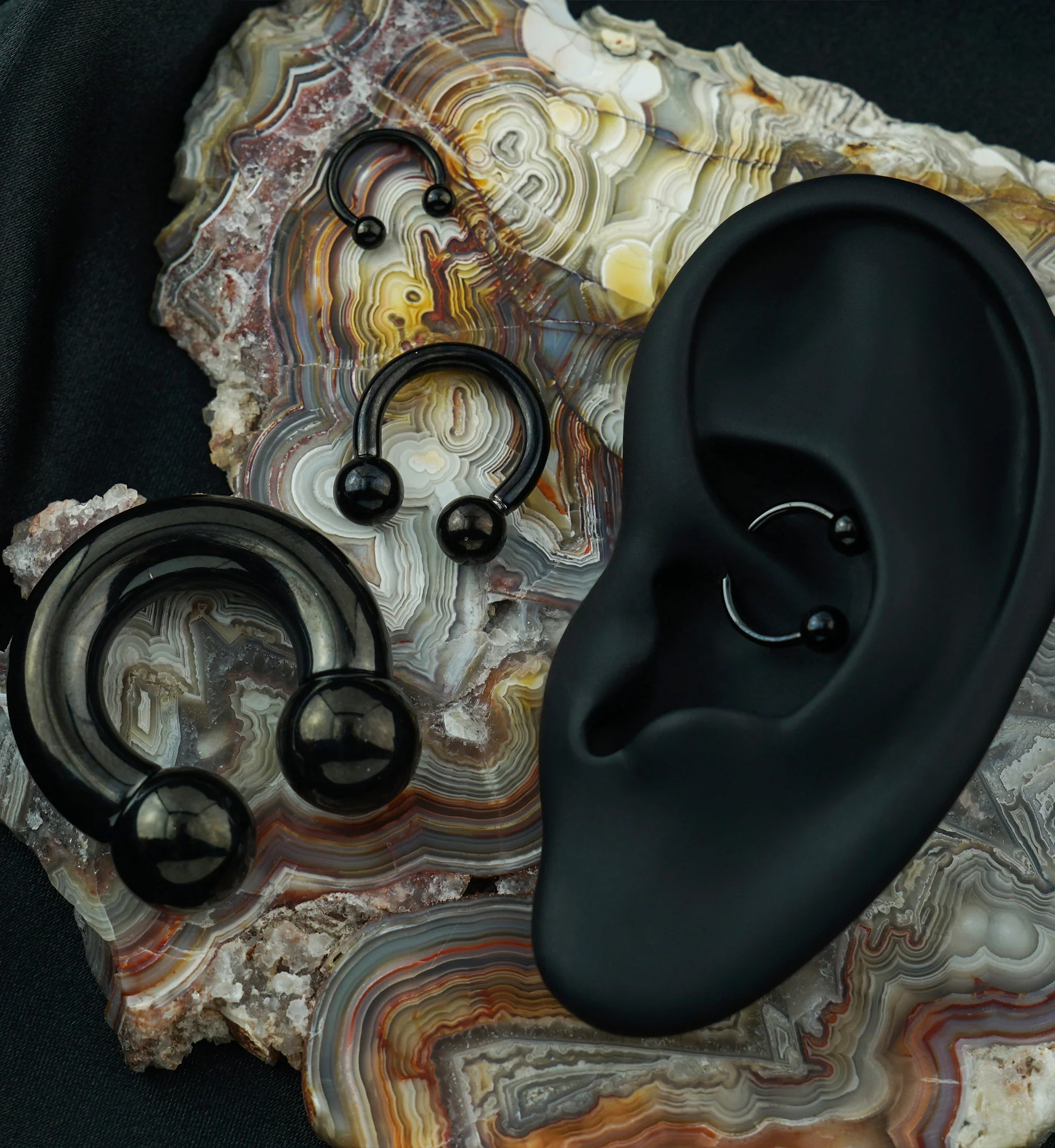 Black PVD Circular Barbell Ring - Image 3
