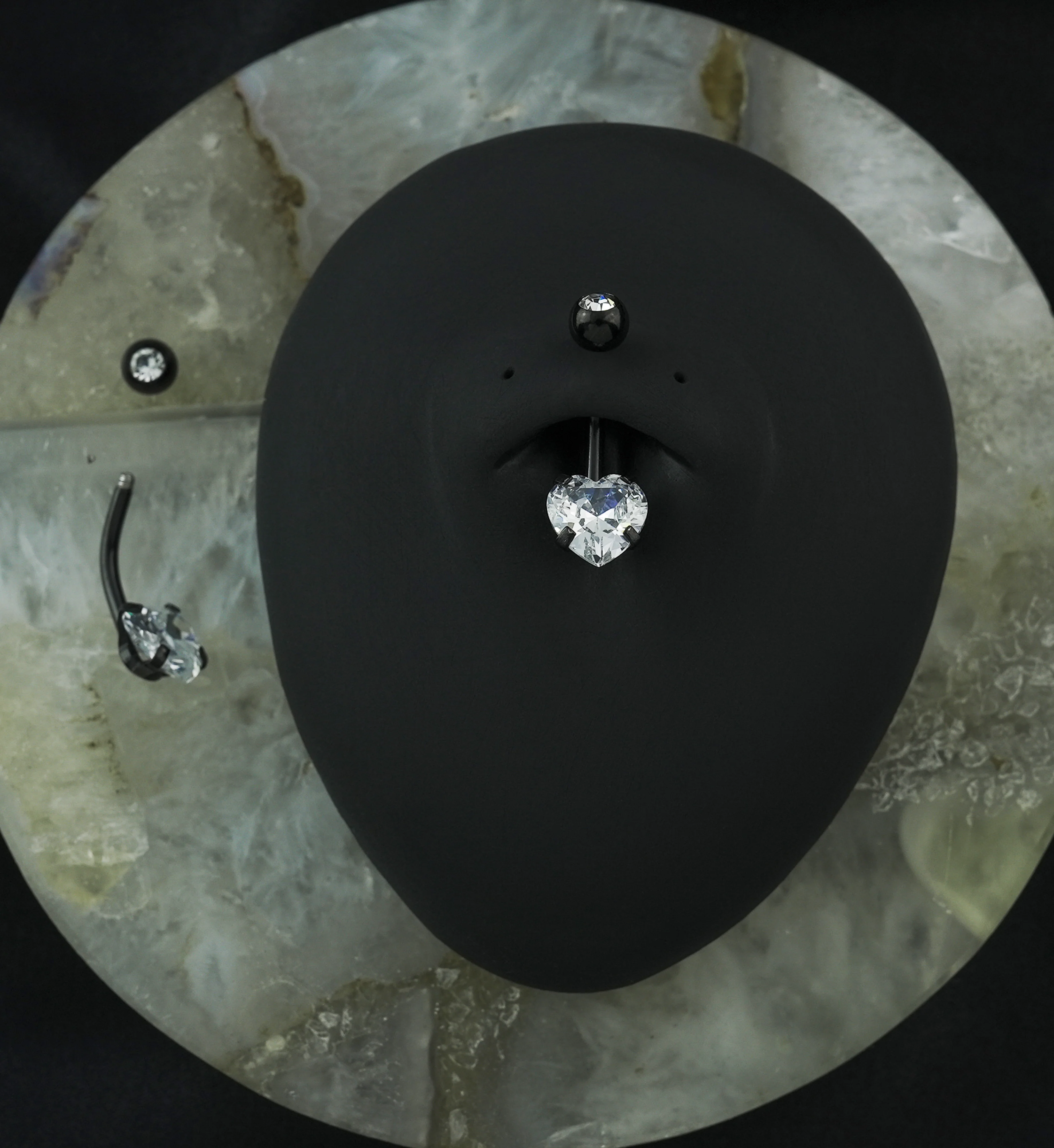 Black PVD Clear CZ Heart Belly Button Ring - Image 2