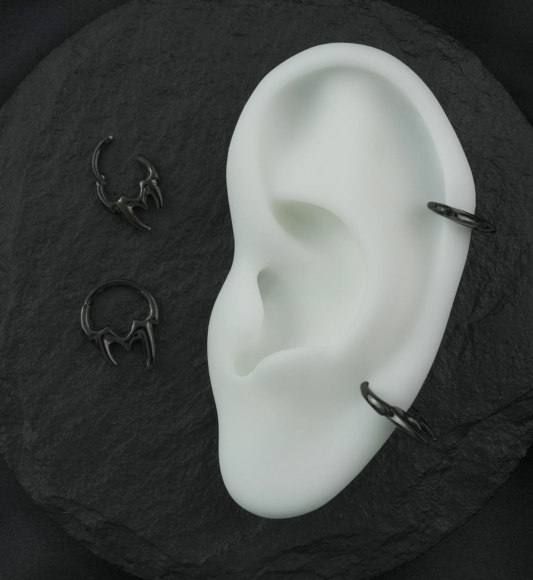 Black PVD Fangs Titanium Hinged Segment Ring - Image 2