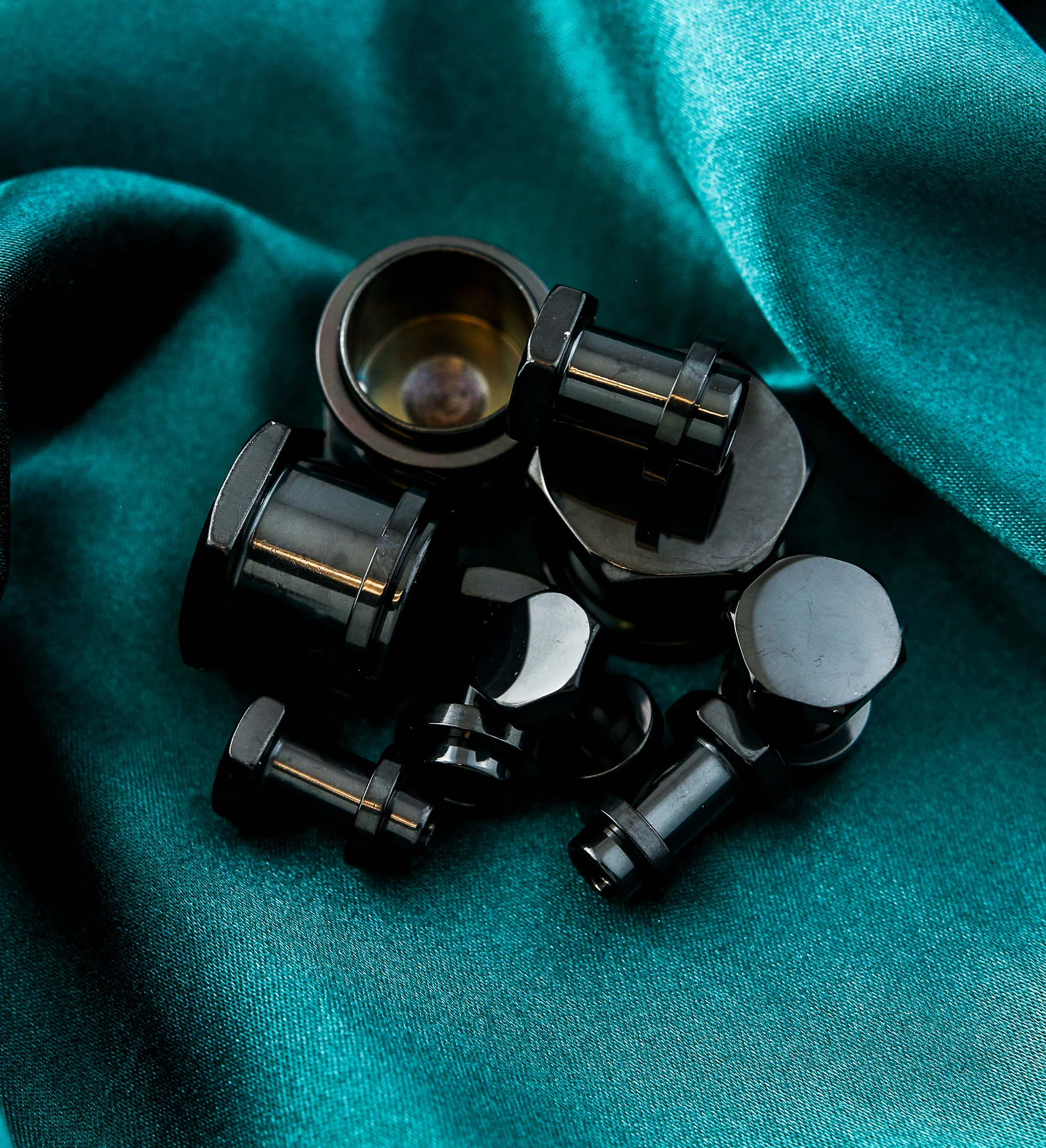 Black PVD Hexagon Single Flare Plugs - Image 2