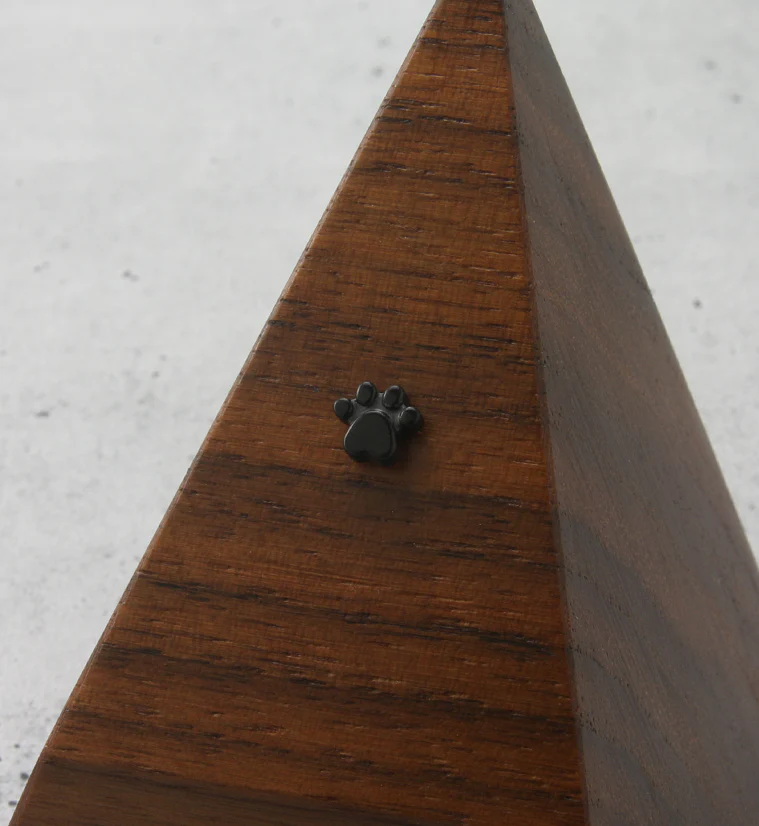 Black PVD Paw Print Threadless Titanium Top - Image 2