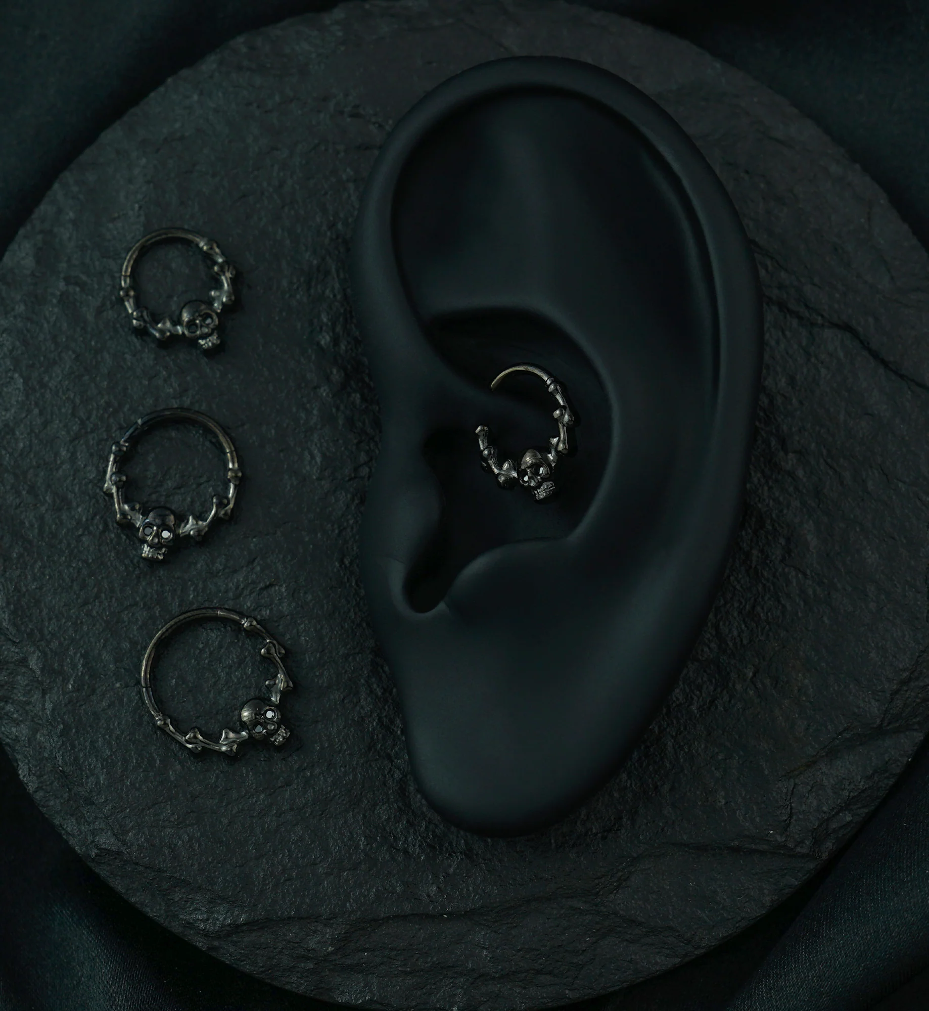 Black PVD Skull And Bones Black CZ Titanium Hinged Segment Ring - Image 4