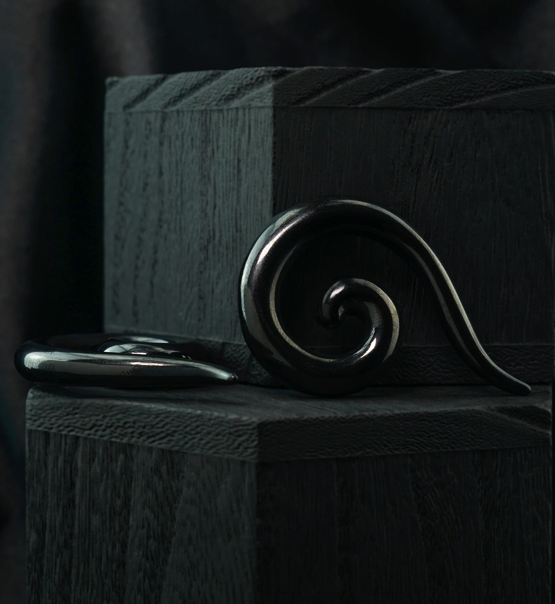 Black PVD Stainless Steel Tail Spirals - Image 2