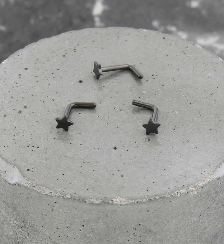 Black PVD Star Top L Bend Titanium Nose Ring - Image 2