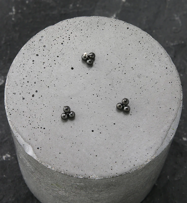 Black PVD Trinity Bead Internally Threaded Titanium Top - Image 2