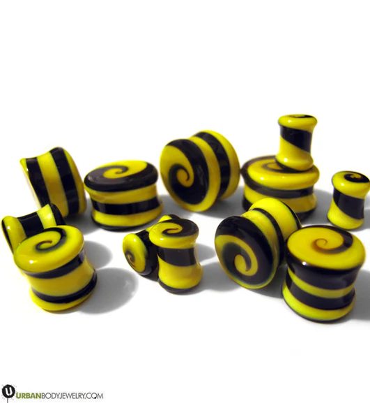 Black & Yellow Swirl Glass Plugs - Image 3