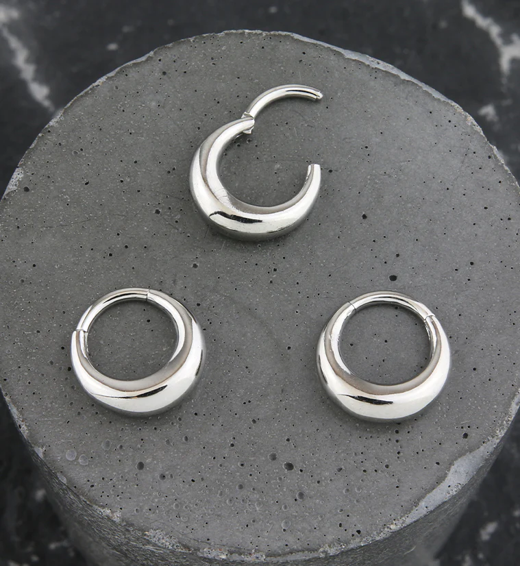 Broad Stainless Steel Hinged Segment Ring - Image 2
