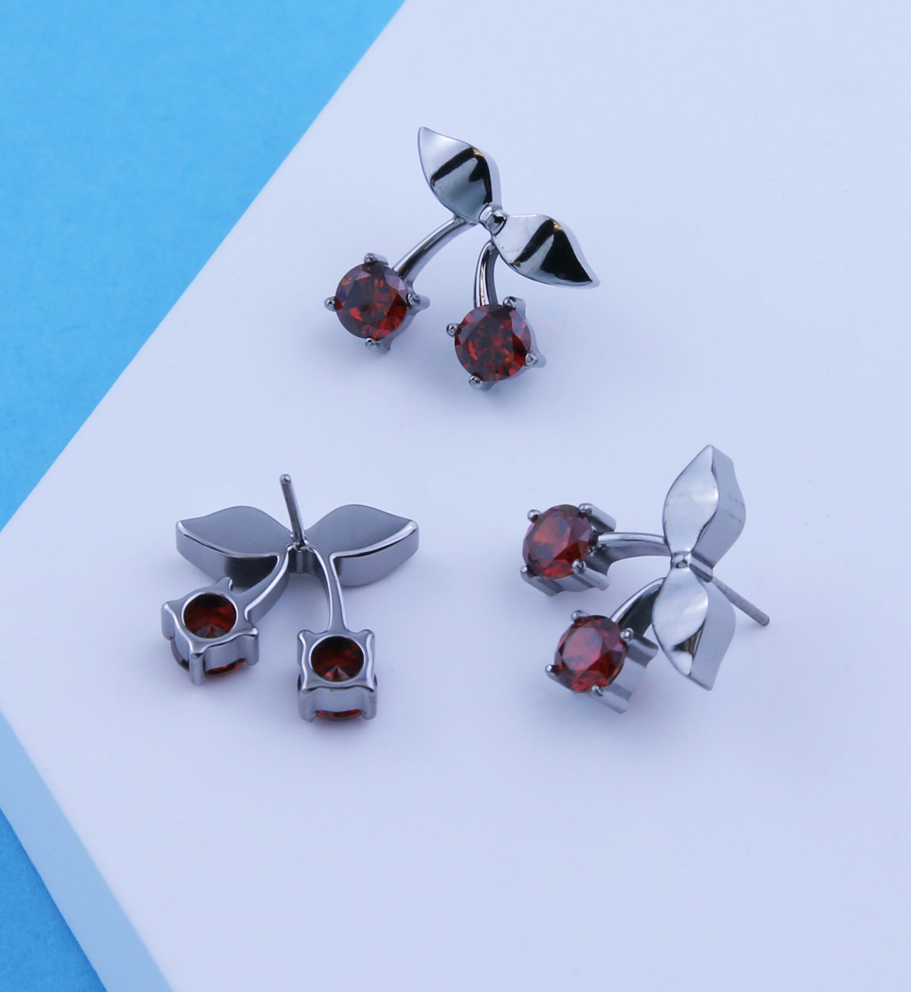 Cherry Bow Garnet CZ Titanium Threadless Top - Image 2