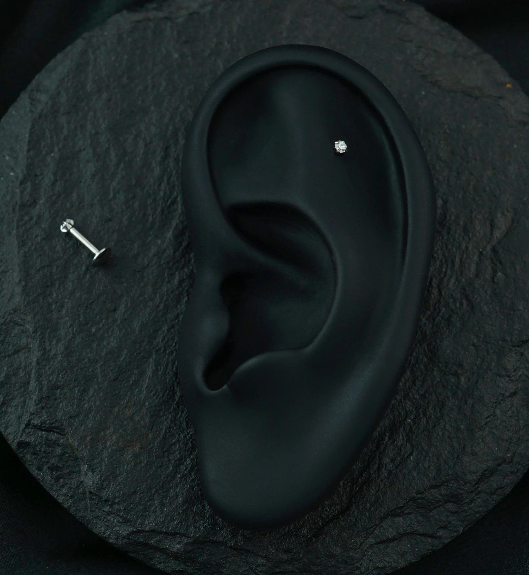 Clear CZ Prong Internally Threaded Labret - Image 2
