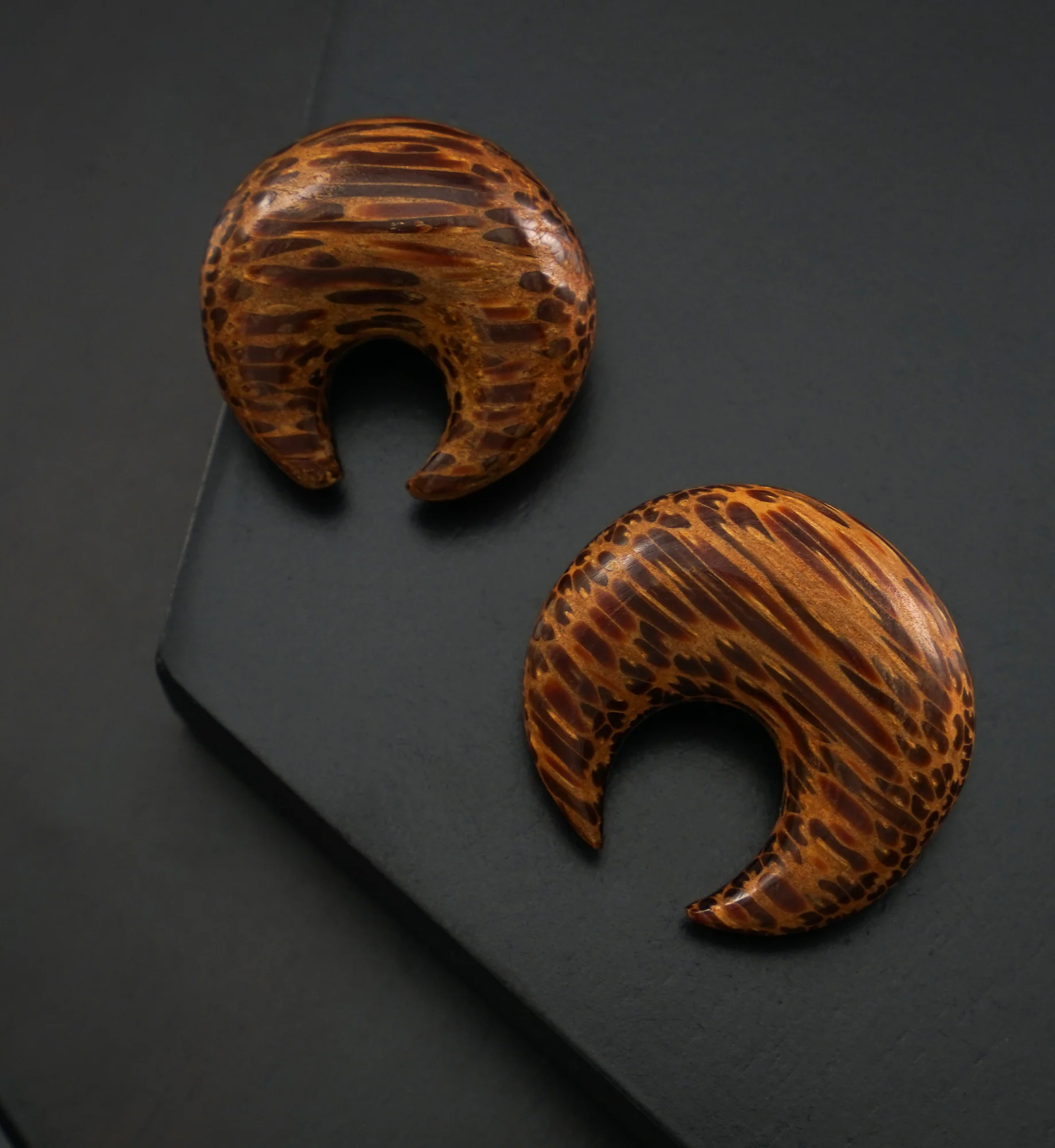 Coconut Wood Septum Pincher - Image 4