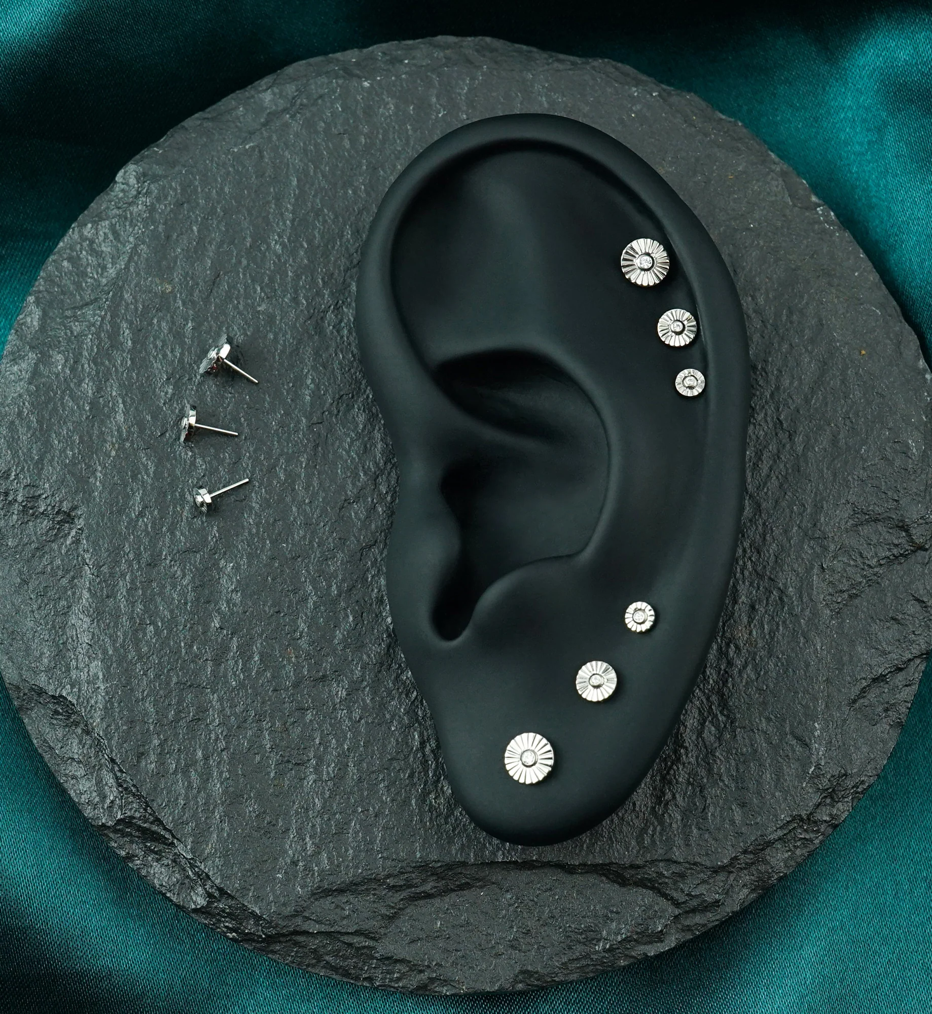 Score Disk Clear CZ Threadless Titanium Top - Image 4