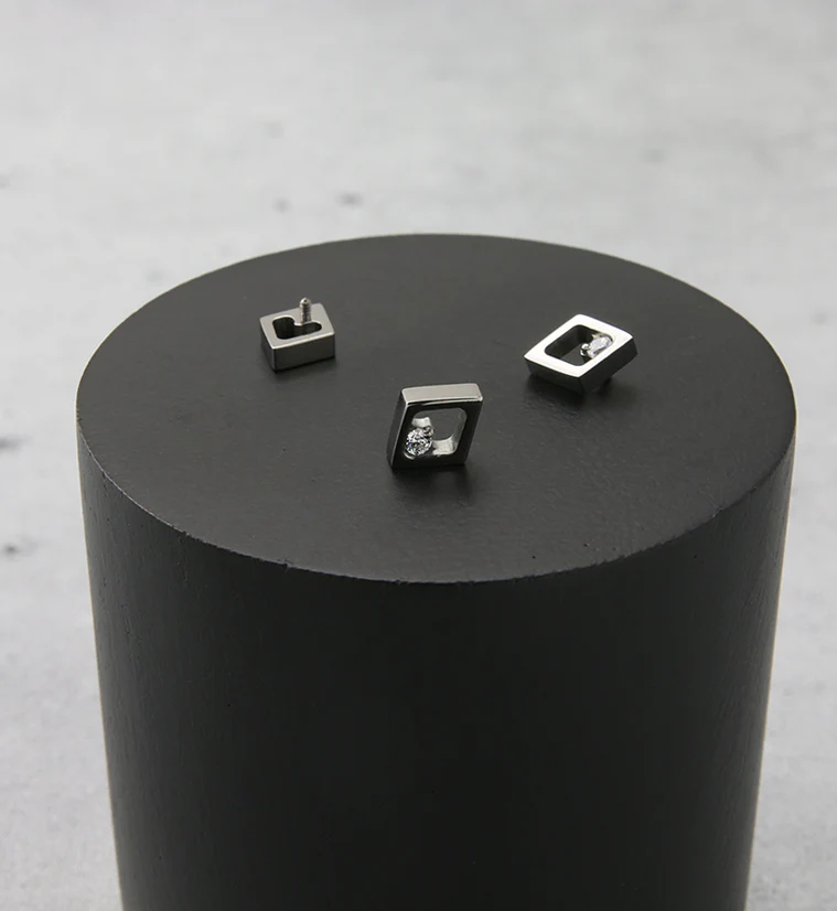 Corundum CZ Internally Threaded Titanium Top - Image 2