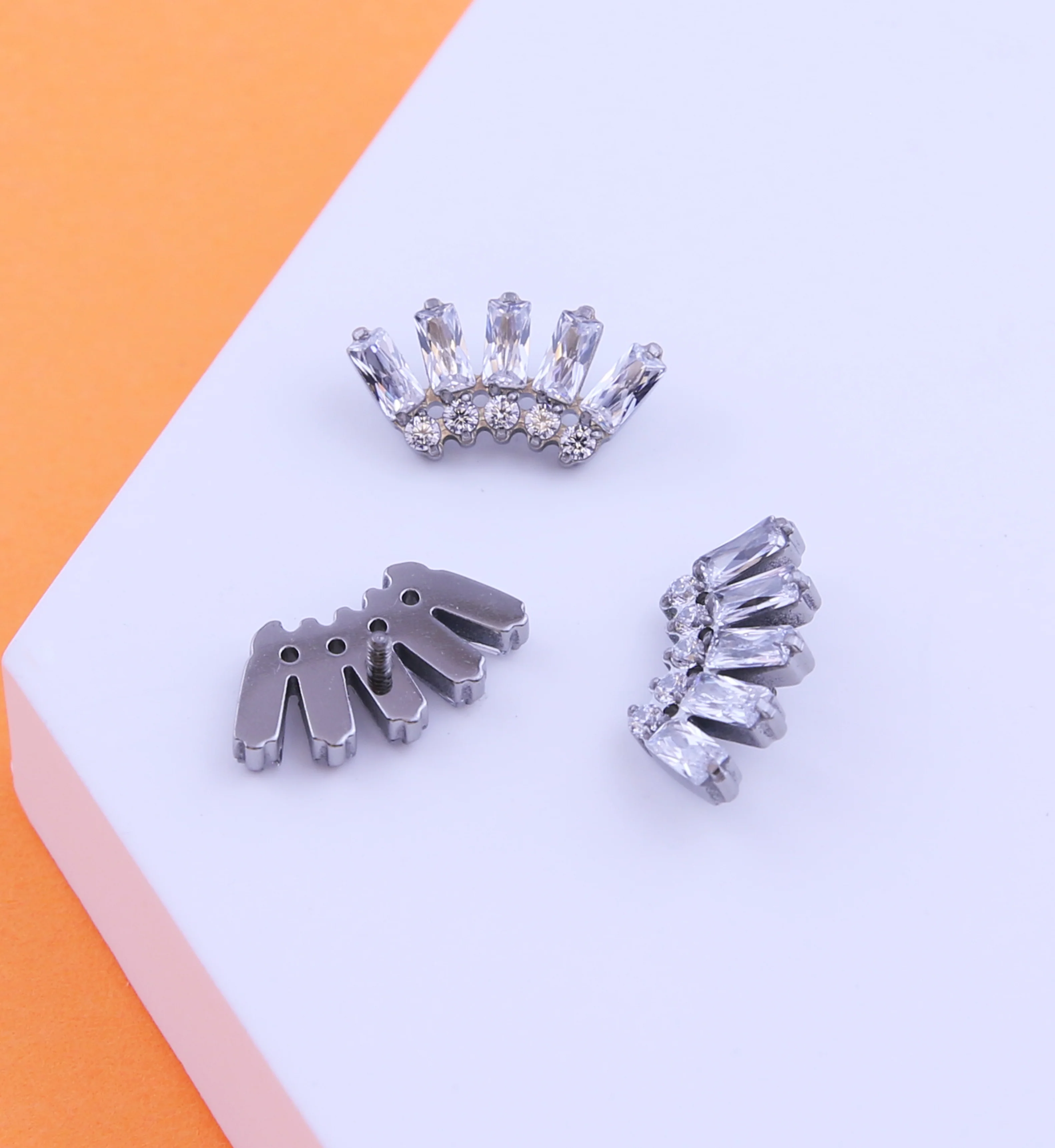 Crest Baguette Clear CZ Titanium Internally Threaded Top - Image 2