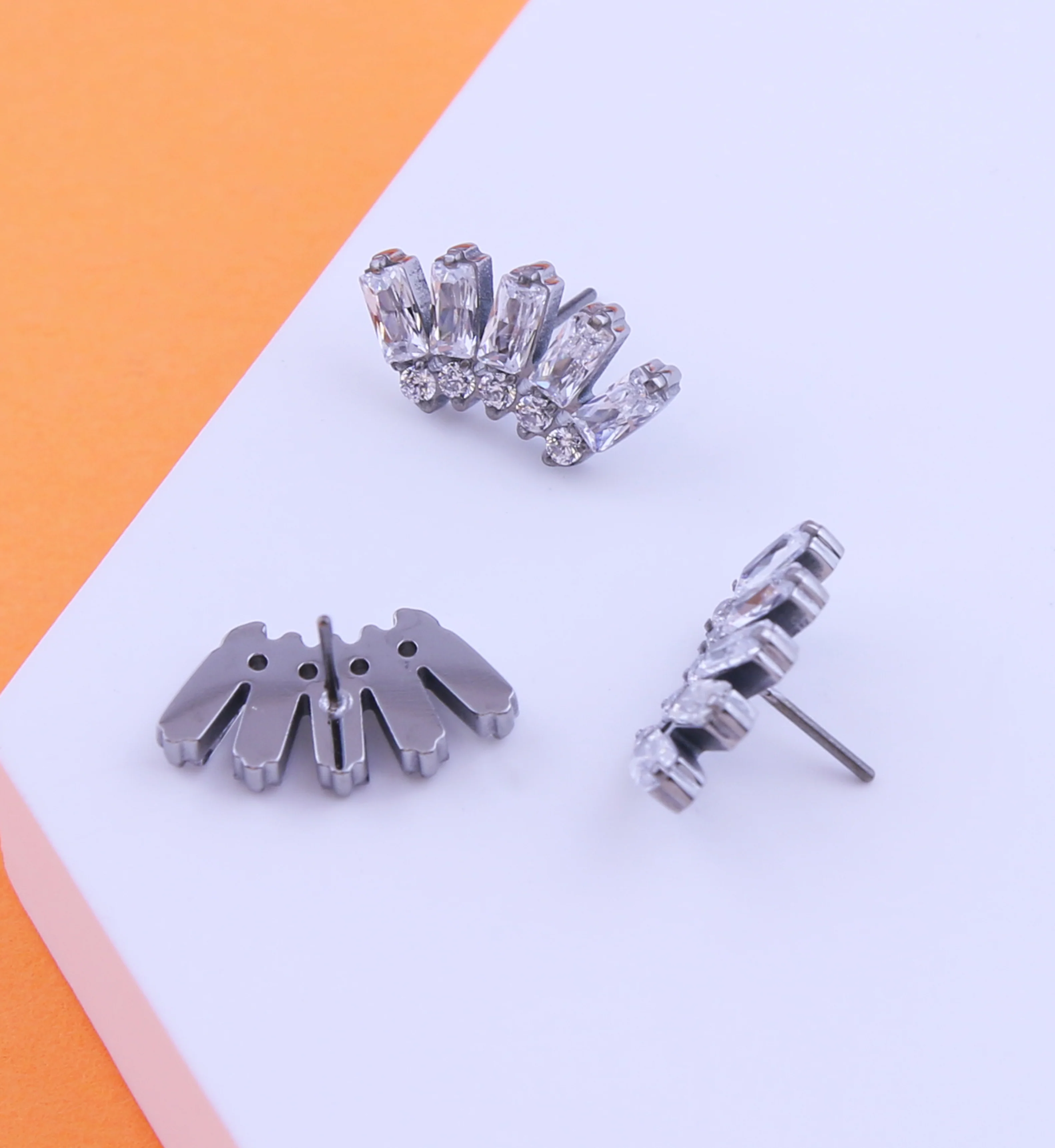 Crest Baguette Clear CZ Titanium Threadless Top - Image 2
