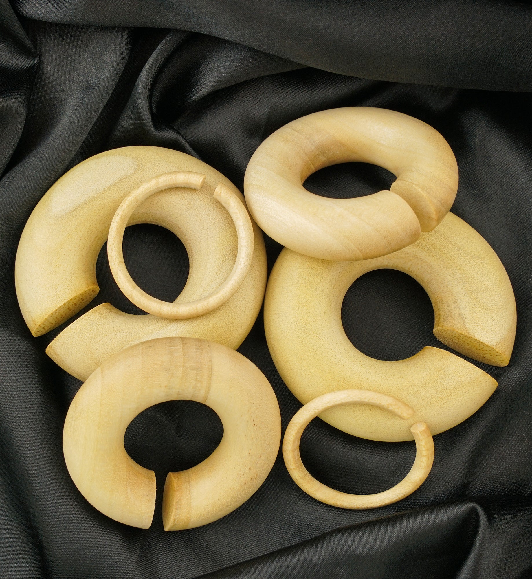 Crocodile Wooden Hoop Plugs - Image 2