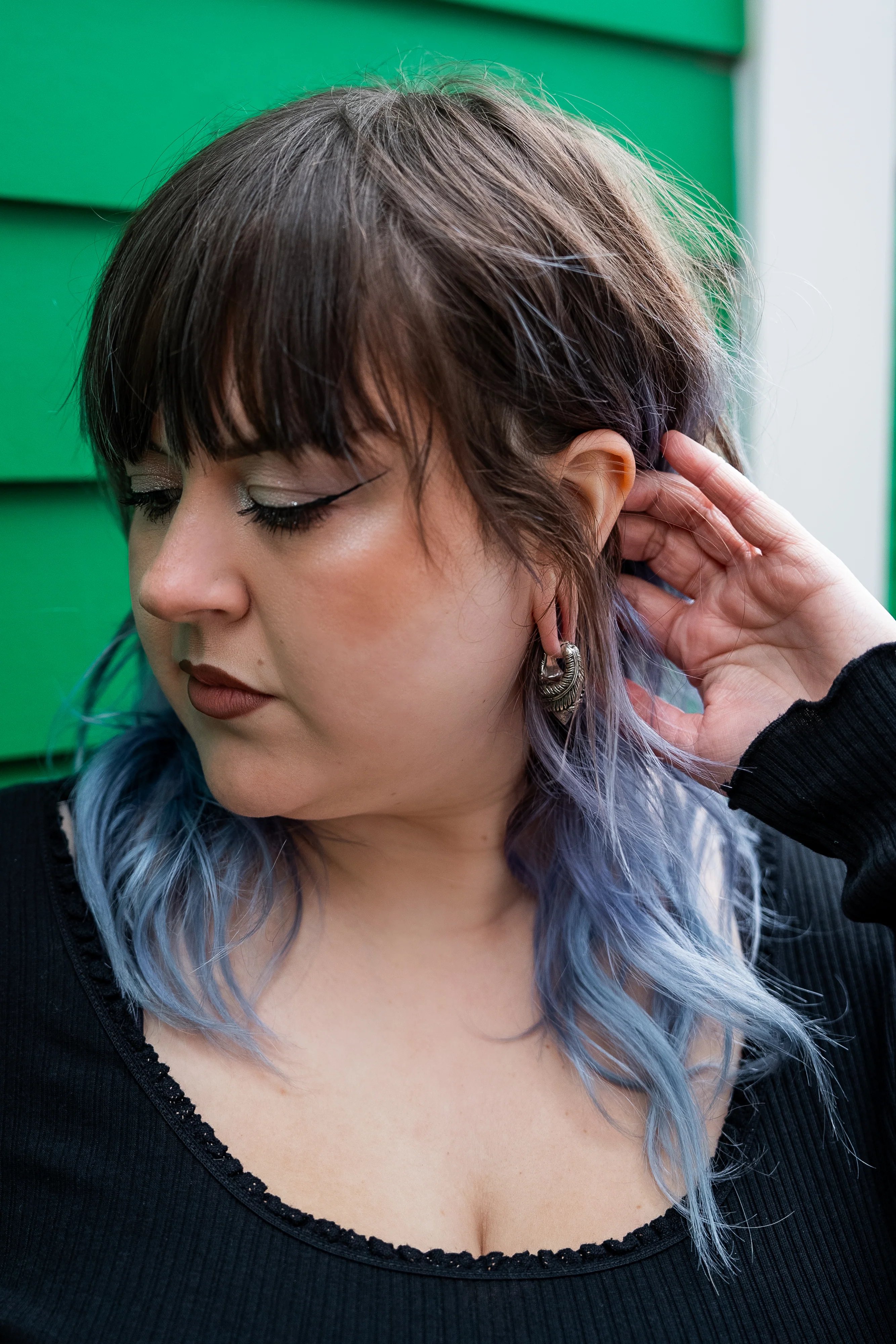 Feathered White Brass Hinged Ear Weights - Image 4