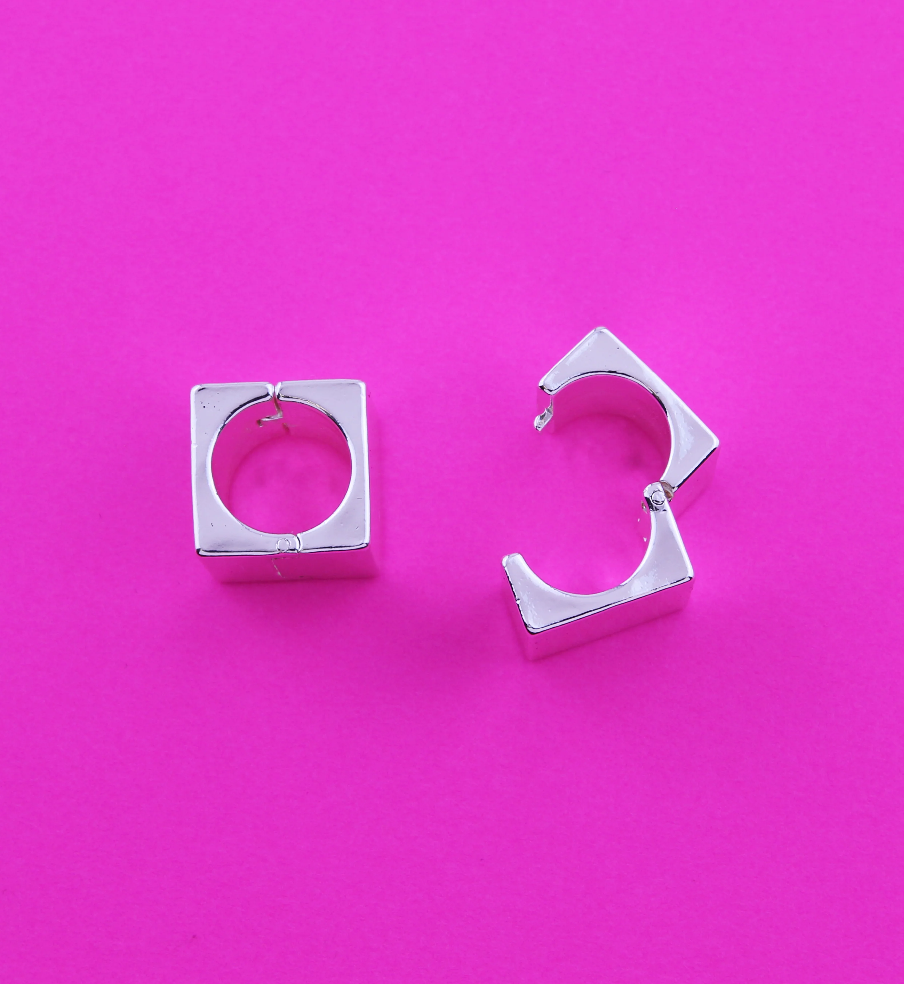 Cube Stainless Steel Hinged Ear Weights - Image 2