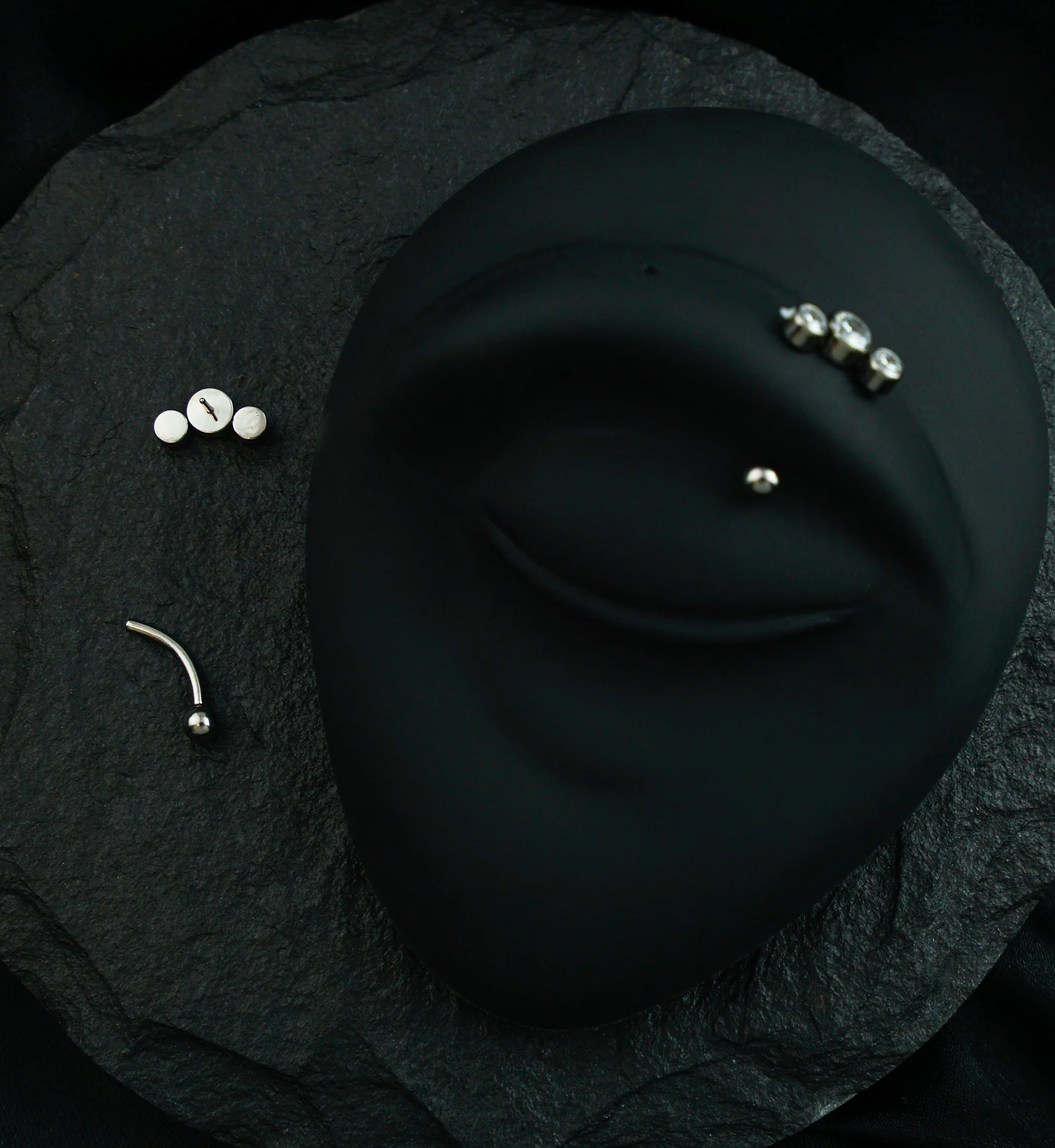 Curve Triple Clear CZ Threadless Titanium Curved Barbell - Image 3