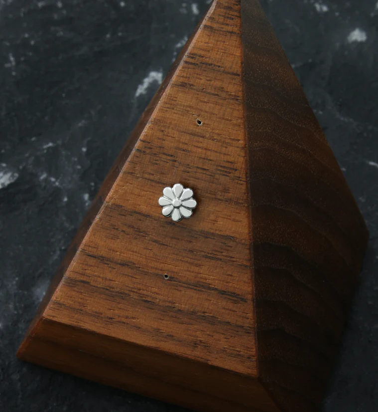 Daisy Titanium Threadless Top - Image 2