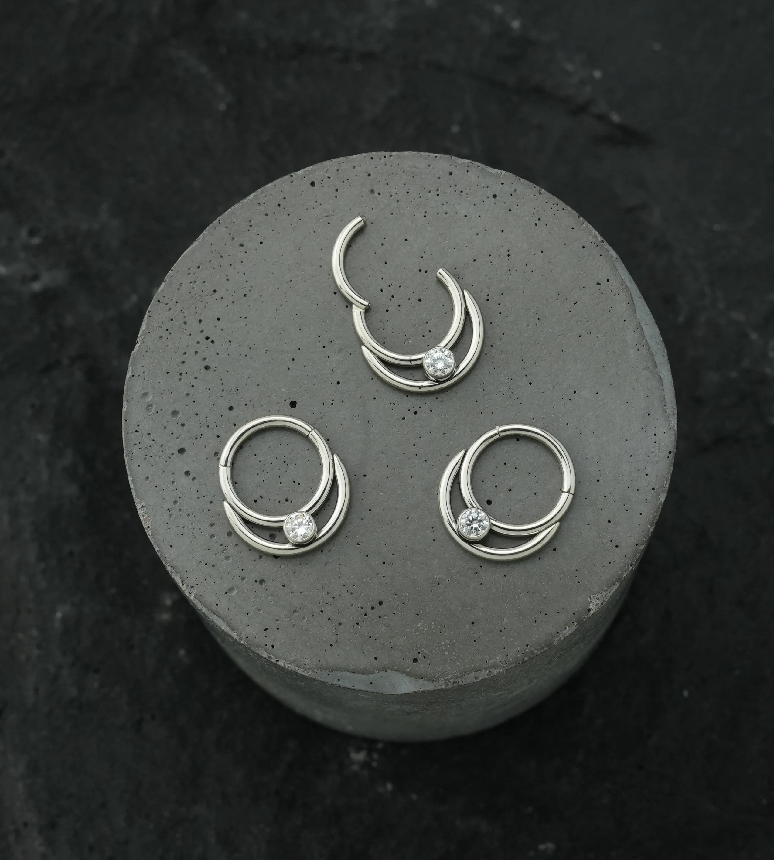 Double Hoop Bezel Clear CZ Stainless Steel Hinged Segment Ring - Image 2