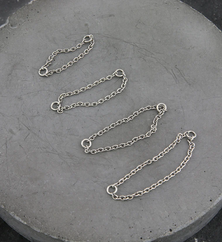 Double Rolo Titanium Nose Piercing Chain - Image 3