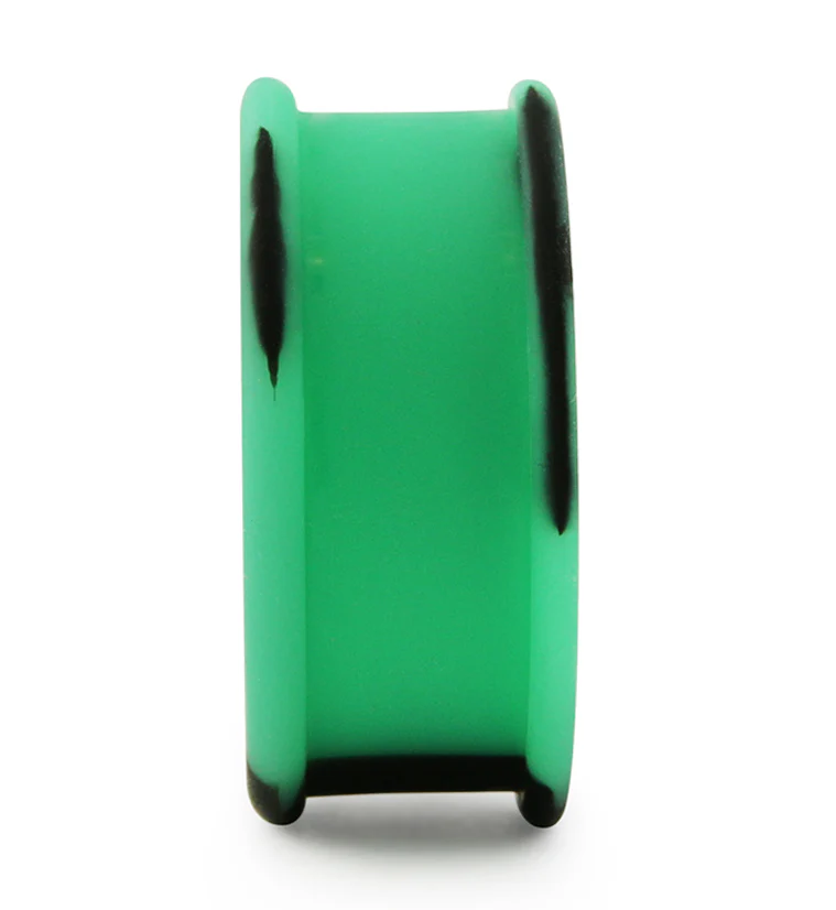 Emerald And Black Double Flare Silicone Tunnel Plugs - Image 4