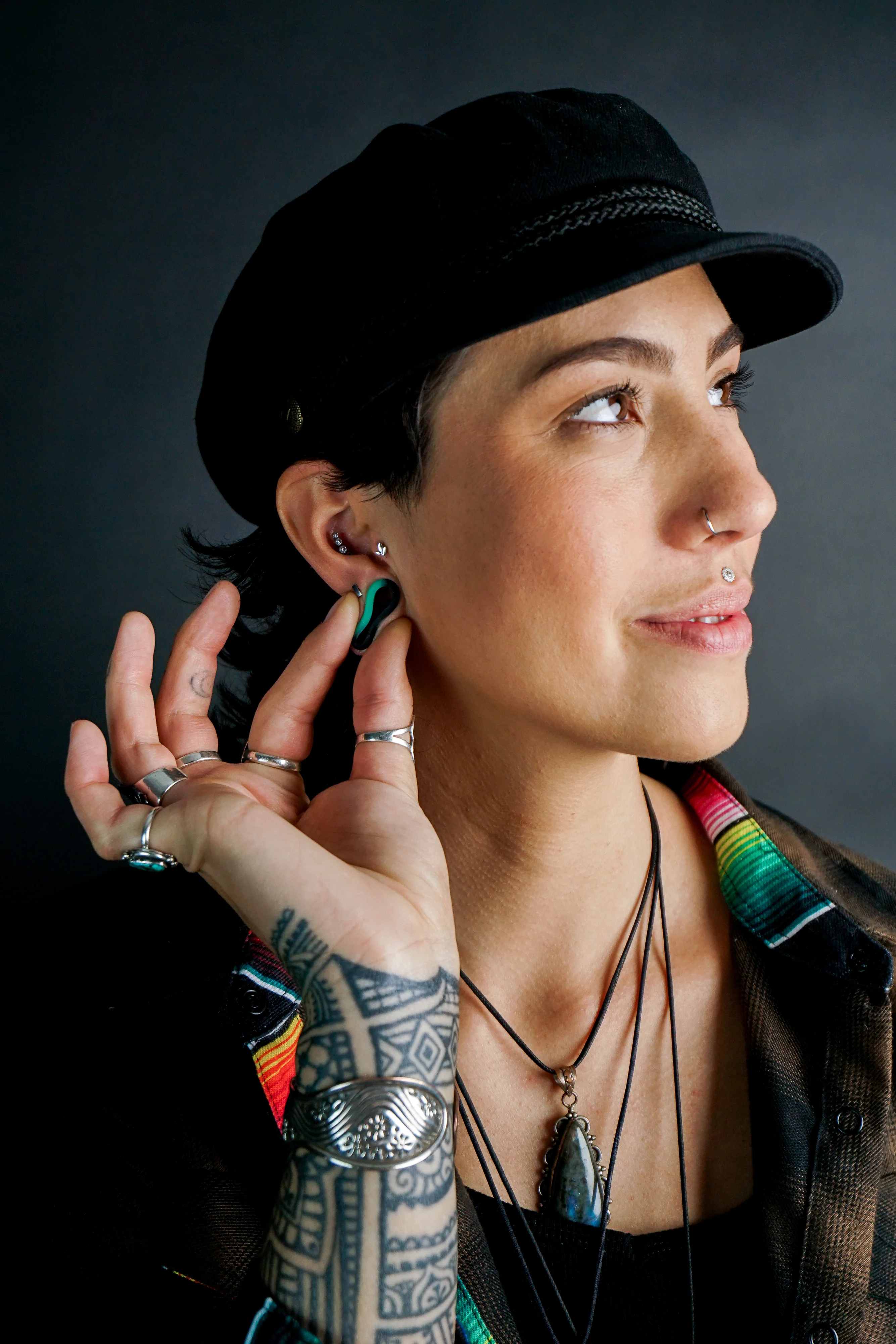 Emerald And Black Double Flare Silicone Tunnel Plugs - Image 8