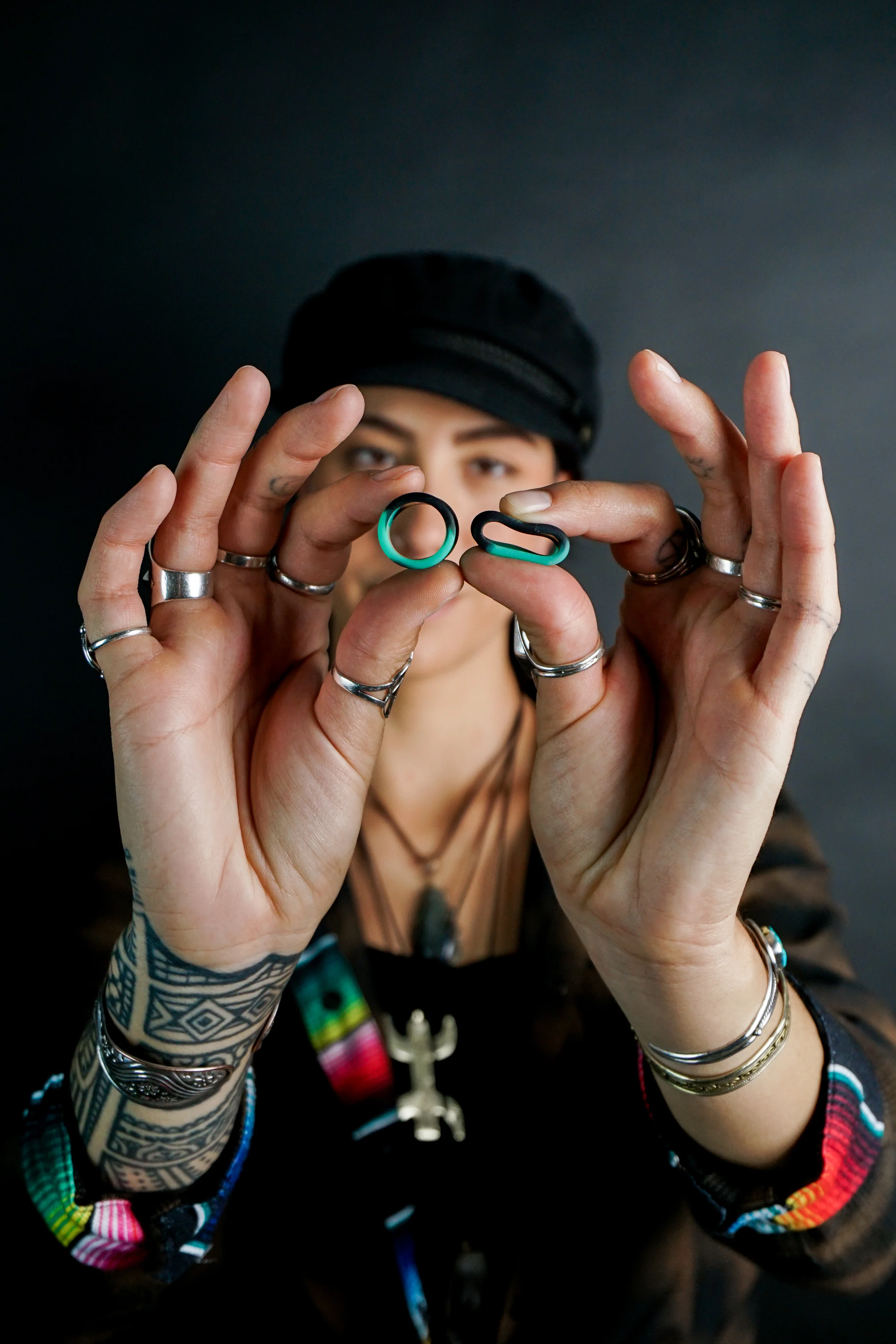 Emerald And Black Double Flare Silicone Tunnel Plugs - Image 9