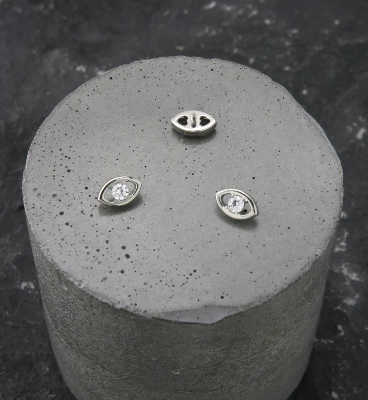 Eye Clear CZ Internally Threaded Titanium Top - Image 2