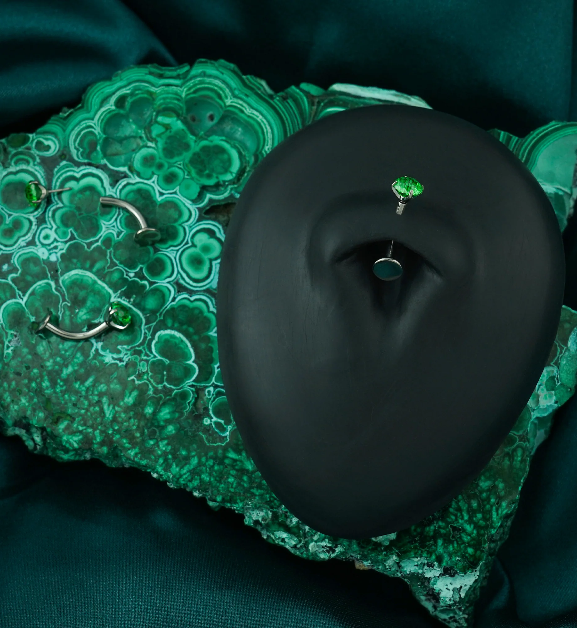 Fireworks Green CZ Titanium Threadless Curved Labret - Image 2