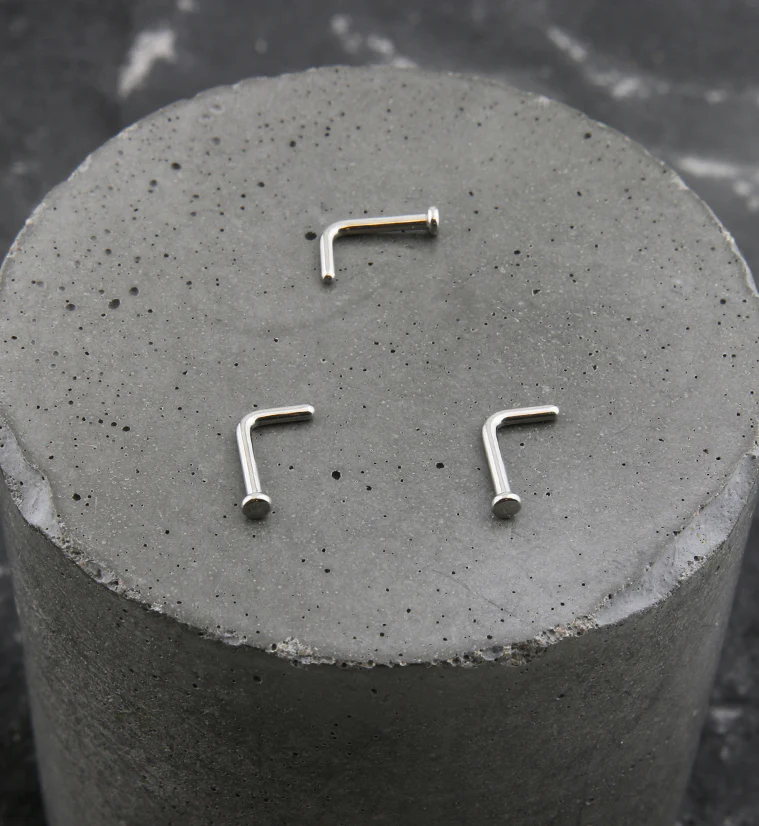 Flat Disk Top L Bend Titanium Nose Ring - Image 2