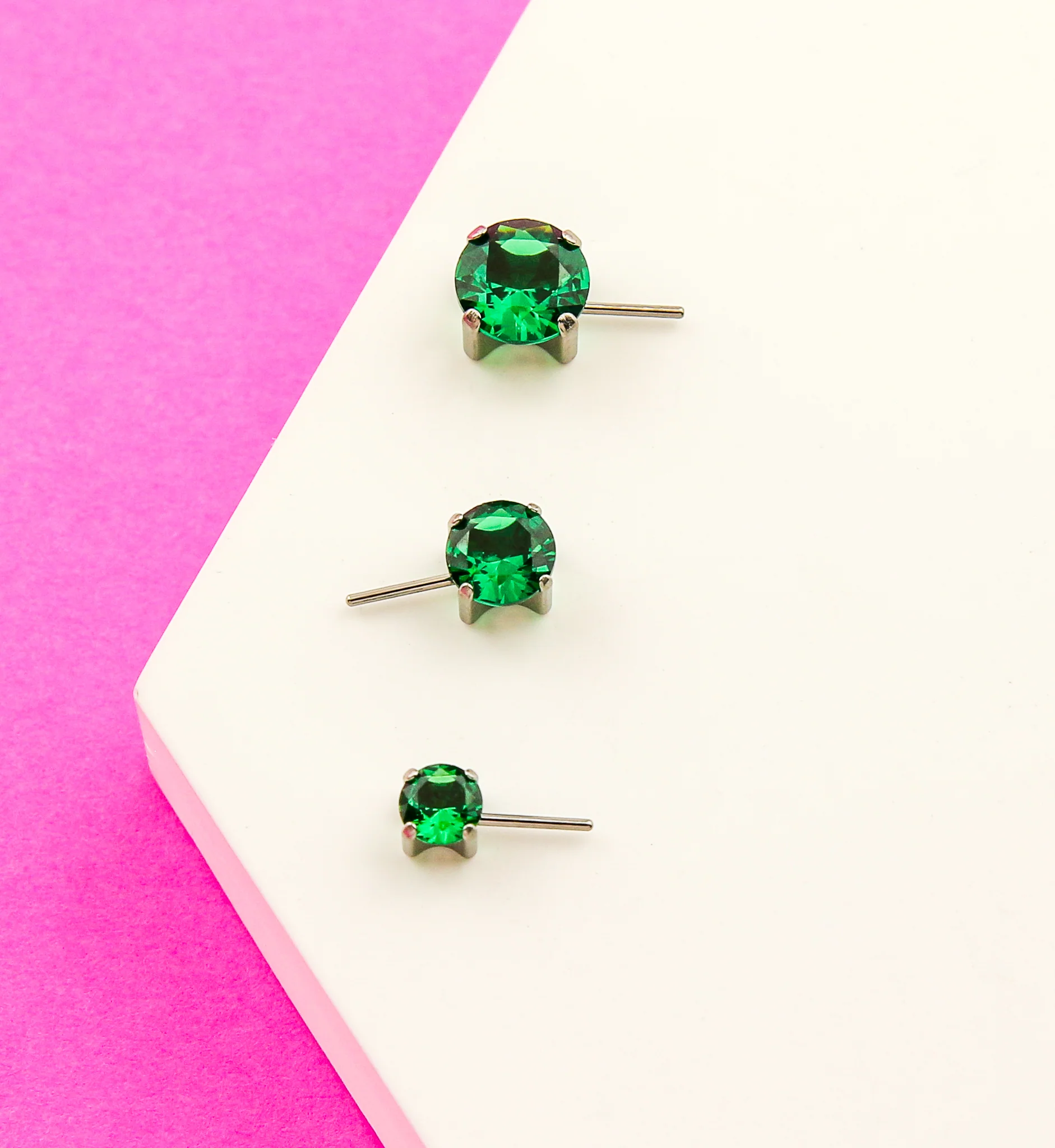 Forward Facing Prong Emerald CZ Titanium Threadless Top - Image 2