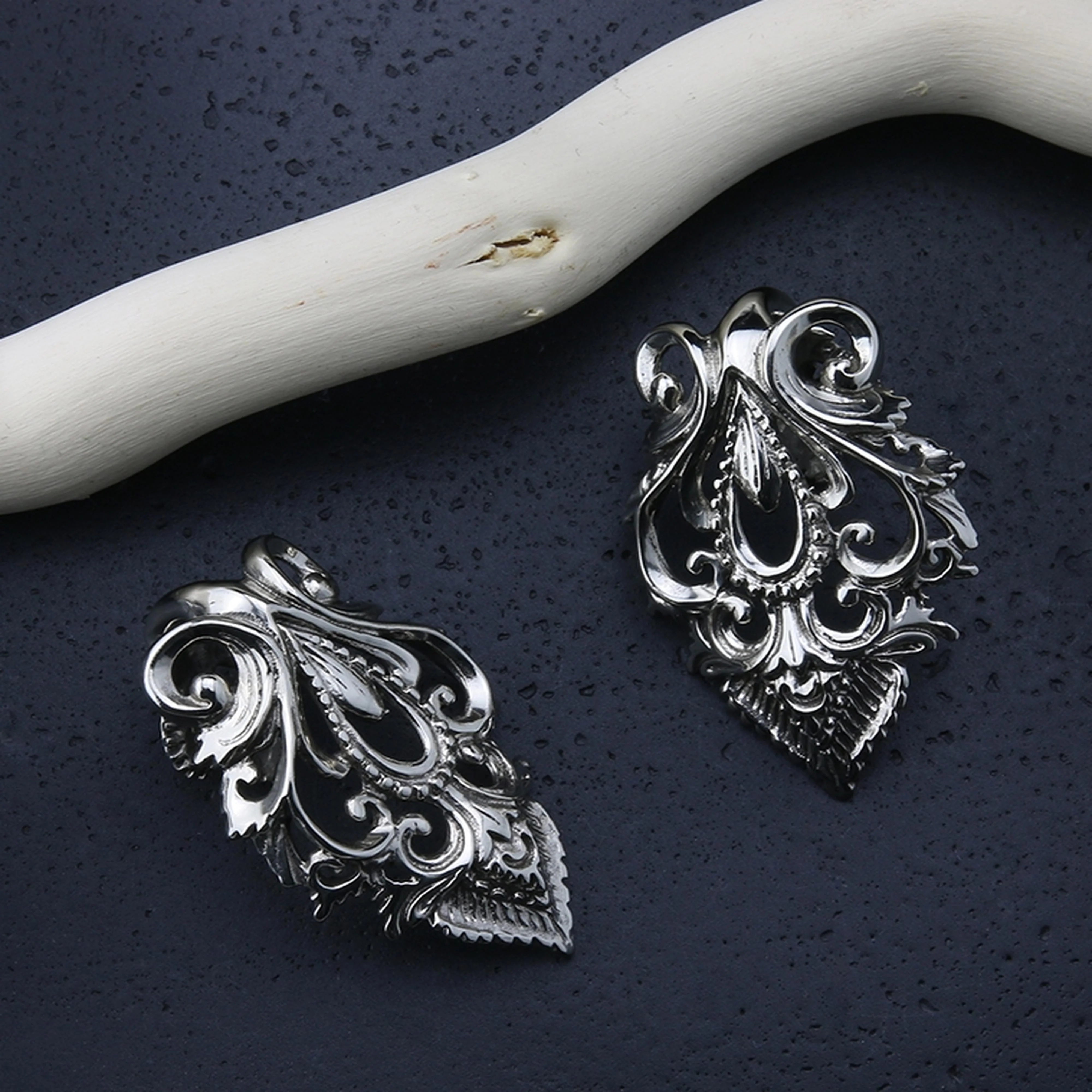 Gaudy White Brass Ear Weights - Image 6
