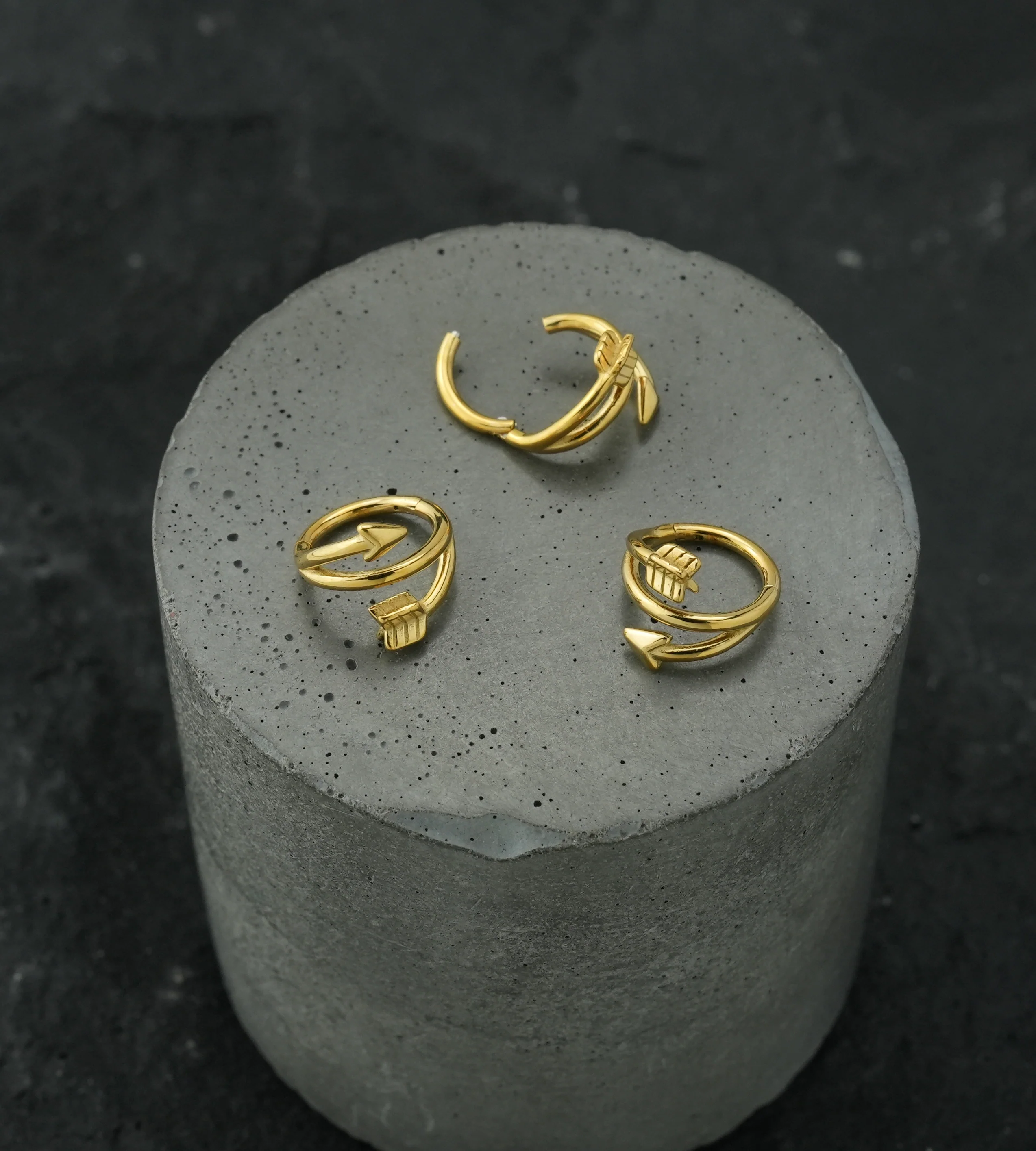 Gold PVD Arrow Twist Stainless Steel Hinged Segment Ring - Image 2