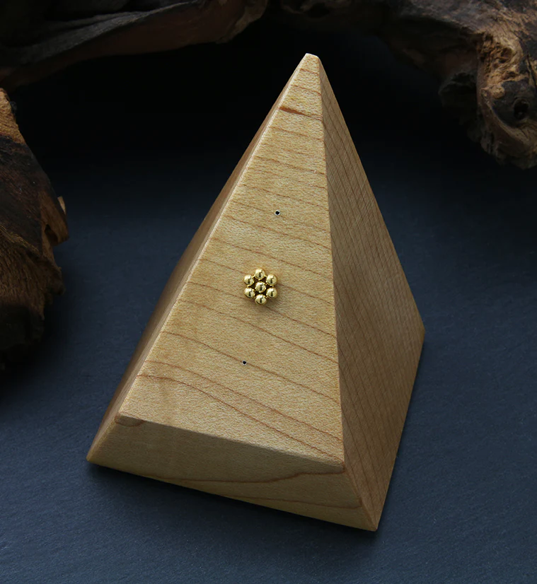 Gold PVD Beaded Hexagon Threadless Titanium Top - Image 2