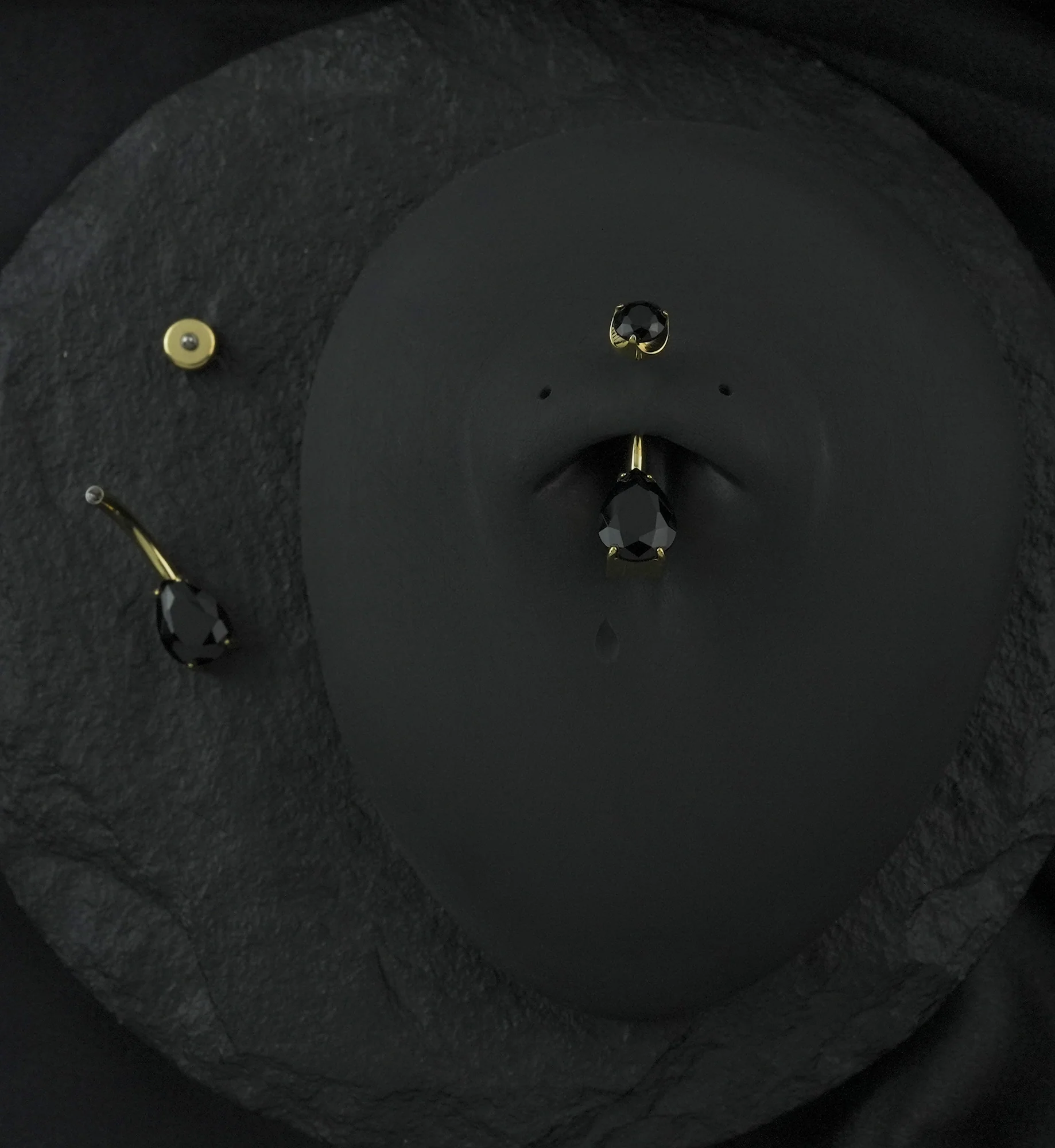 Gold PVD Black Agate Teardrop Internally Threaded Titanium Belly Button Ring - Image 2