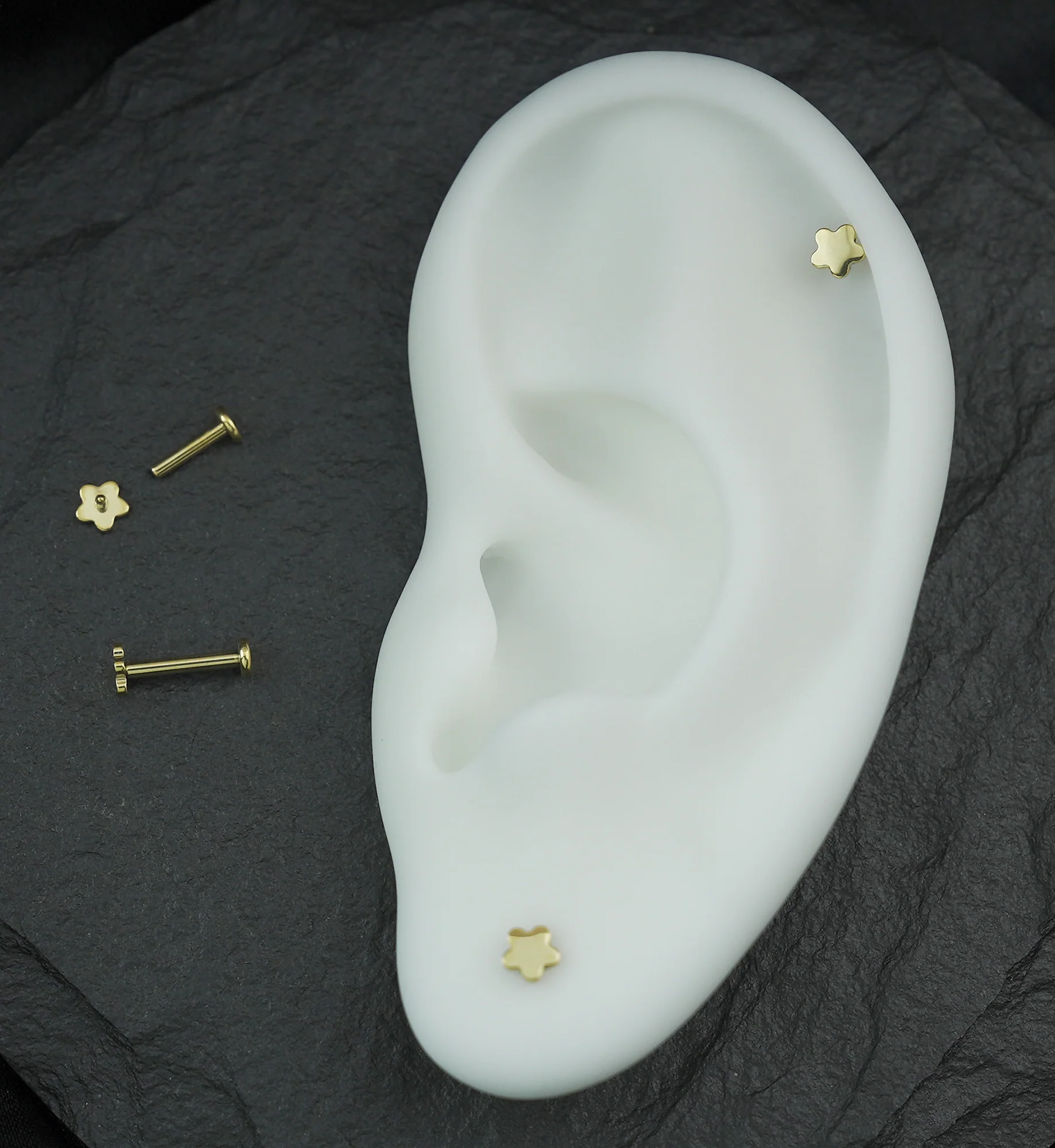 Gold PVD Bubble Flower Internally Threaded Titanium Labret - Image 2