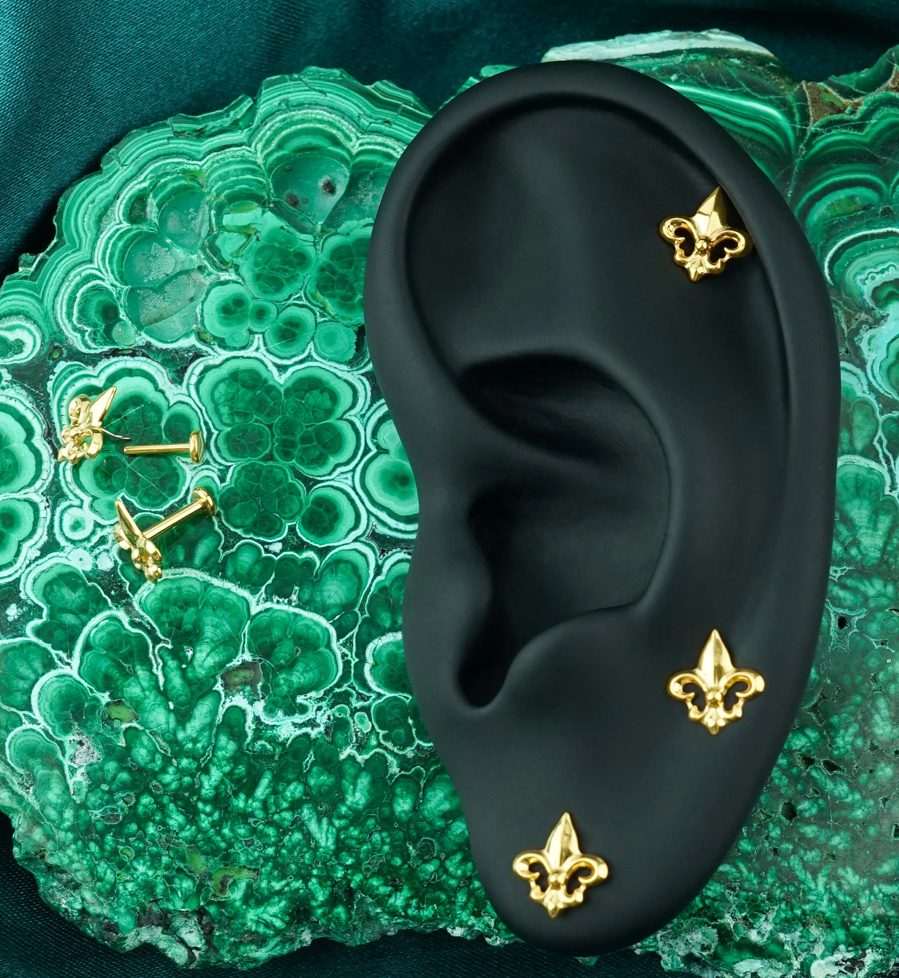 Gold PVD Fleur De Lis Titanium Threadless Labret - Image 2