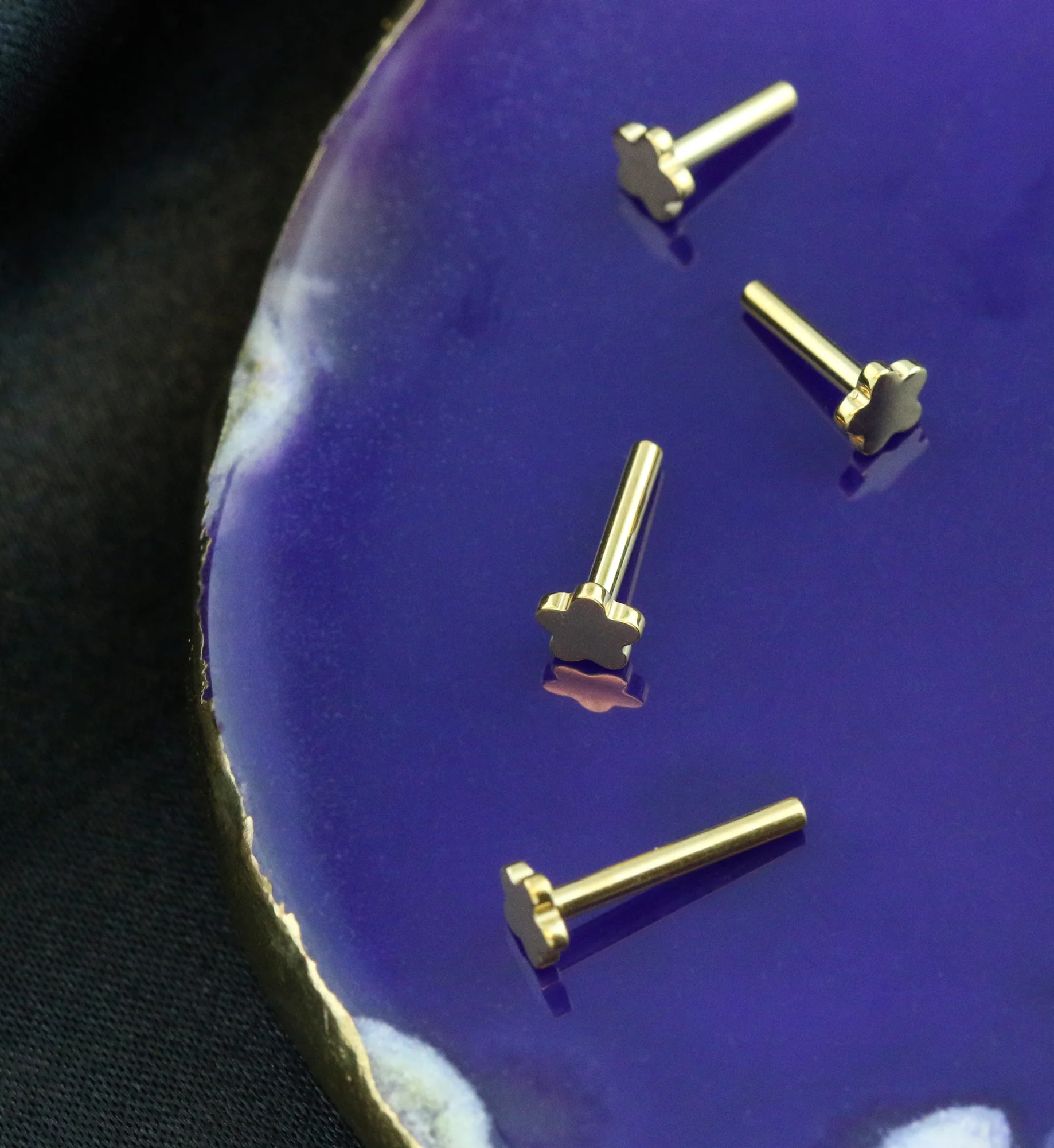 Gold PVD Internally Threaded Titanium Flower Back Labret (Post Only) - Image 2