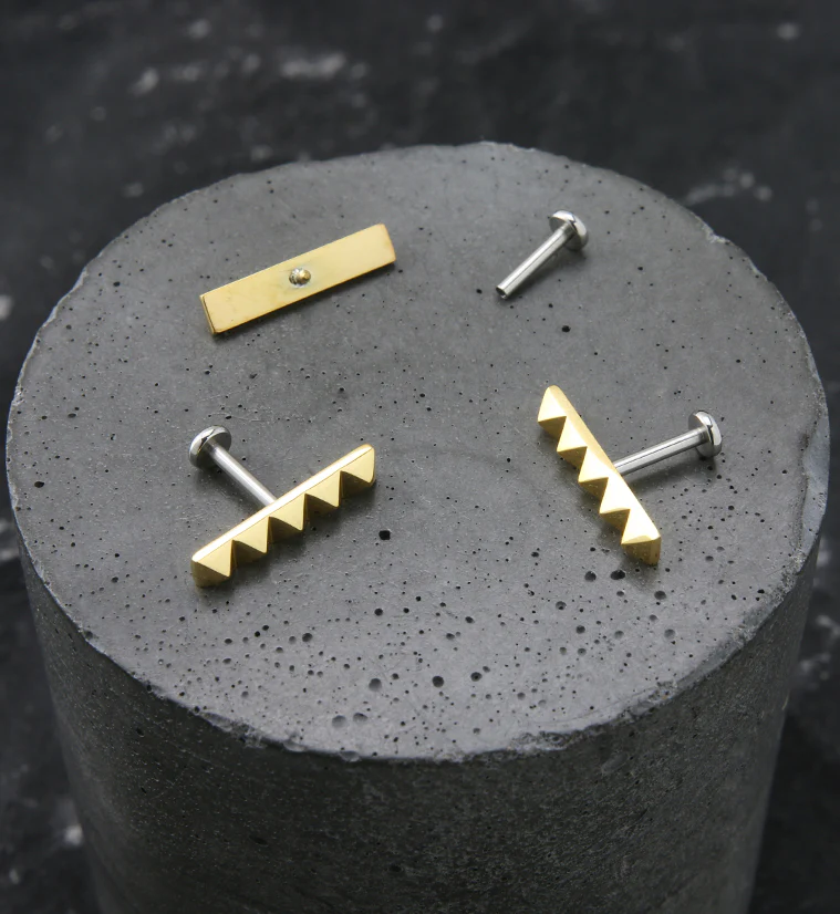 Gold PVD Long Polyhedra Row Stainless Steel Internally Threaded Labret - Image 2