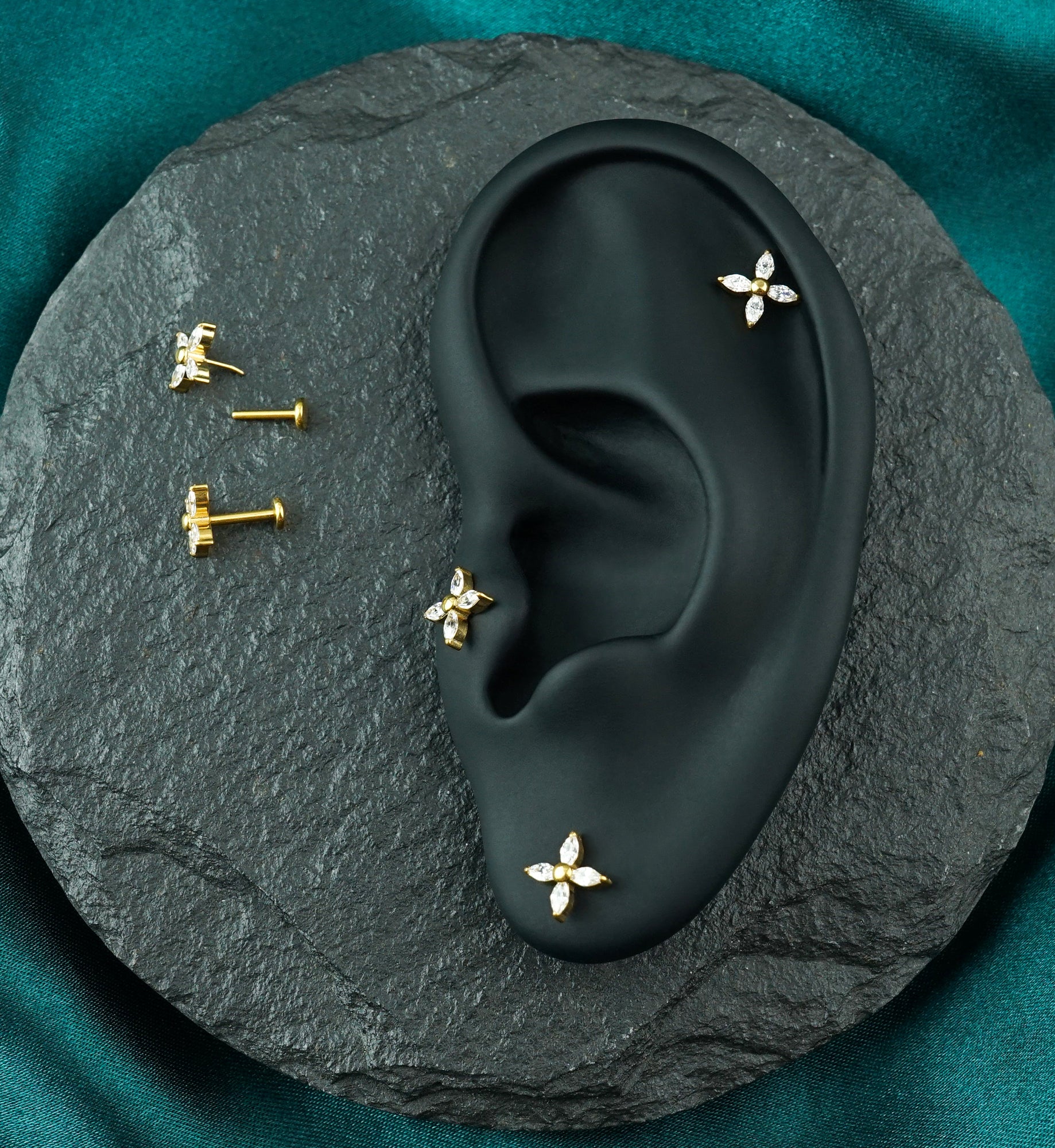 Gold PVD Retro Floral Clear CZ Titanium Threadless Labret - Image 2