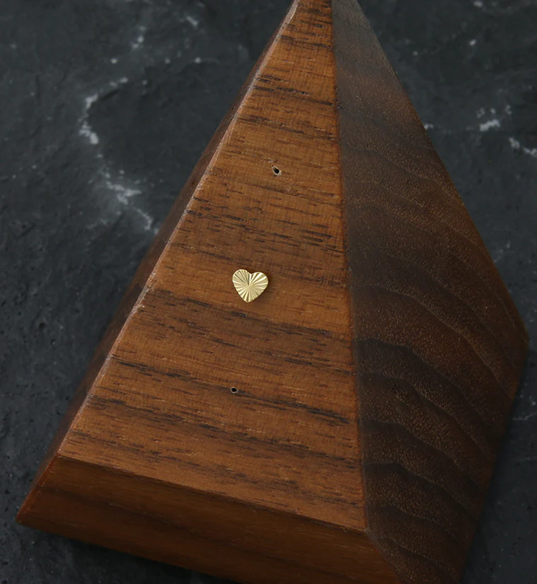 Gold PVD Retro Heart Threadless Titanium Top - Image 2