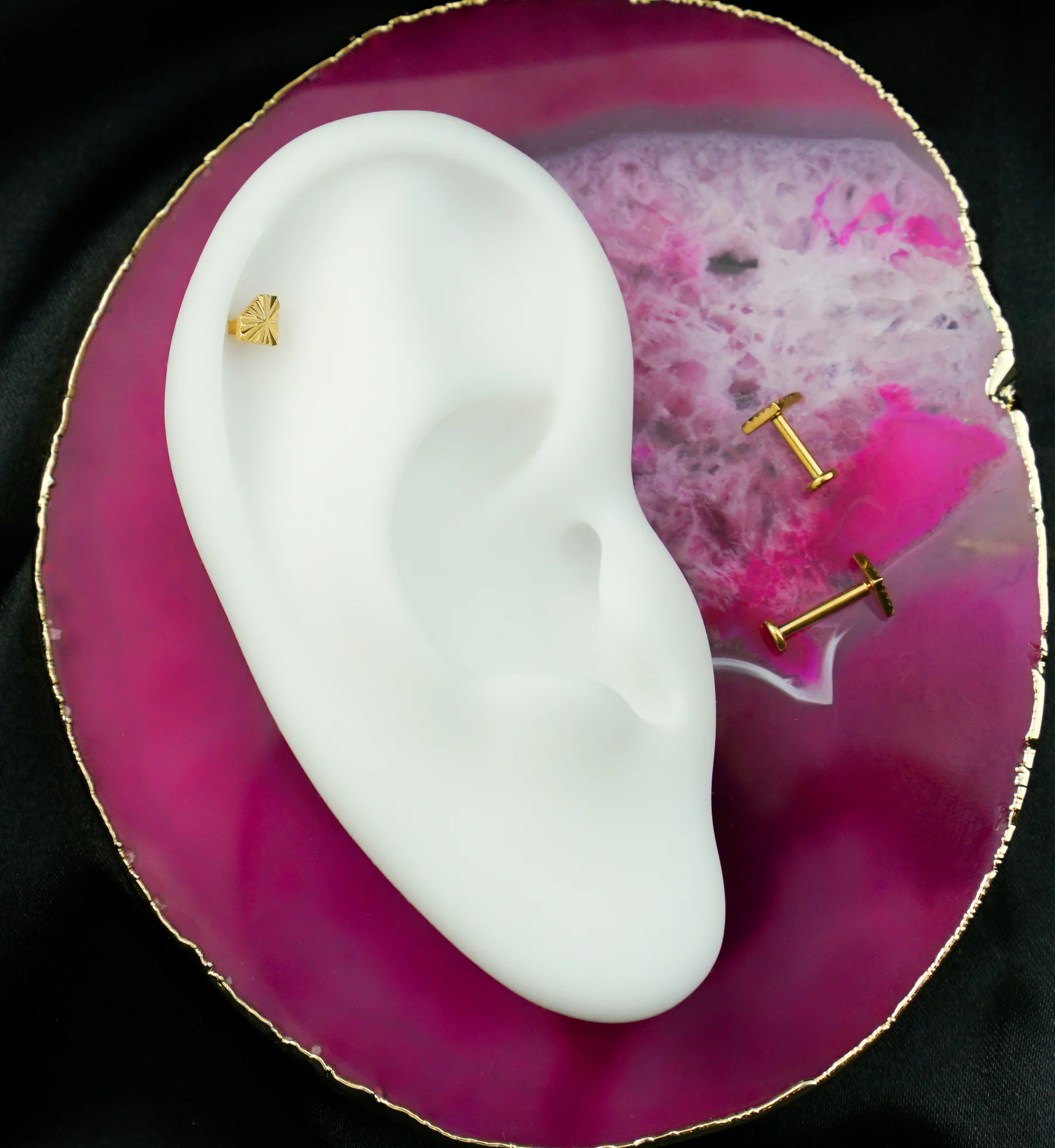 Gold PVD Score Diamond Titanium Threadless Labret - Image 2